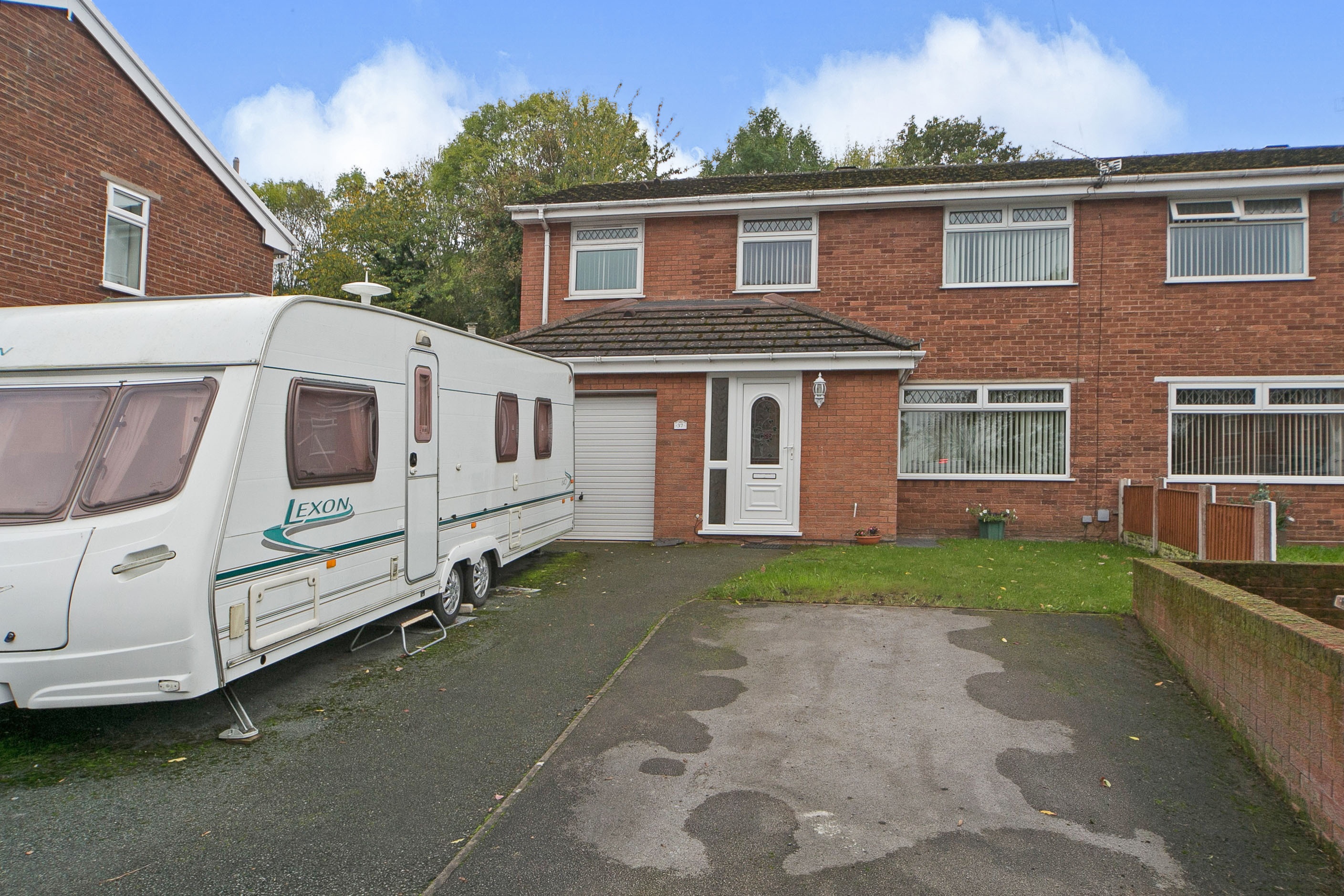 5 bedroom semidetached house for sale in Deans Close, Bagillt, CH6 6DA