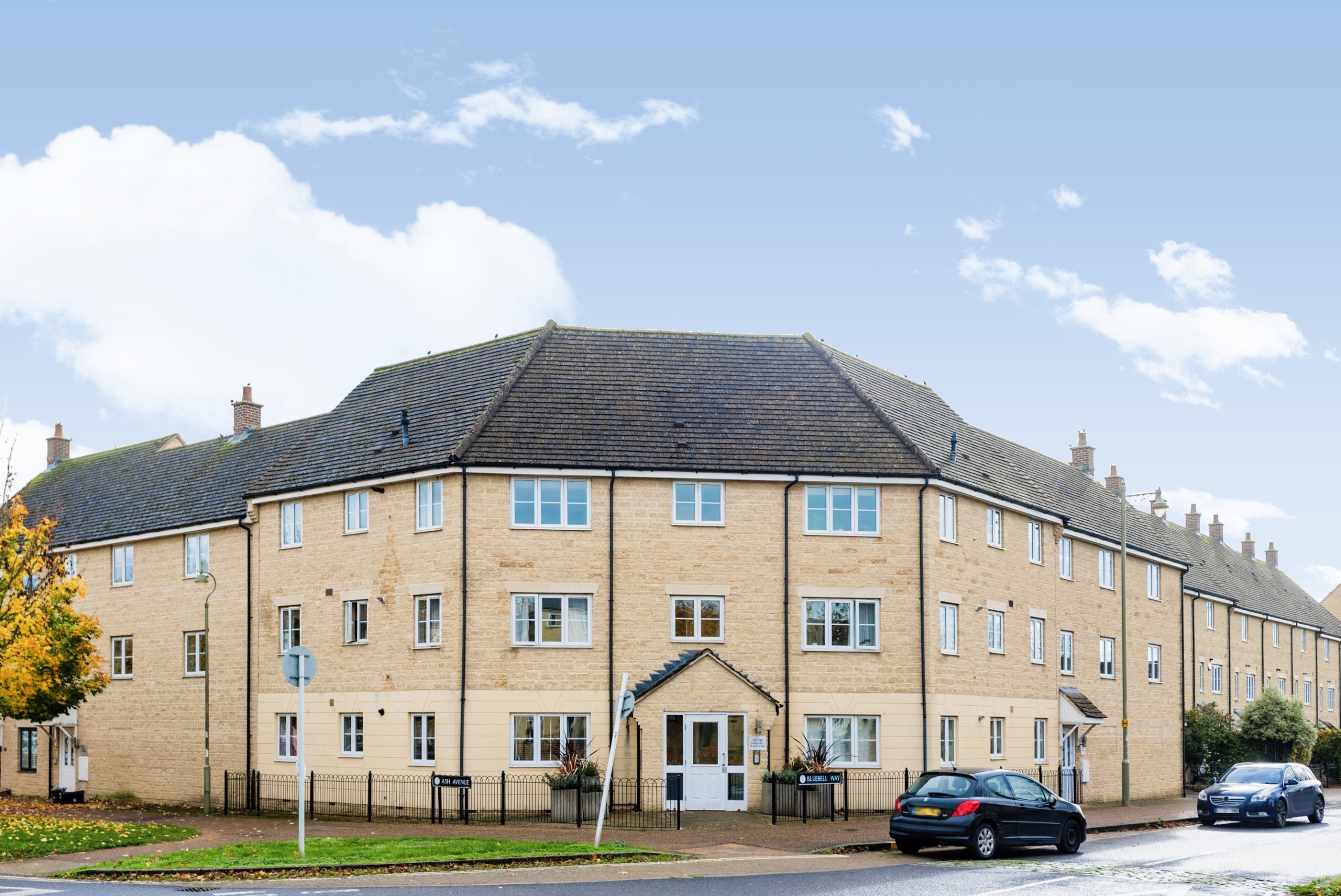 2 bedroom flat for sale in Bluebell Way, Carterton, OX18 1GD