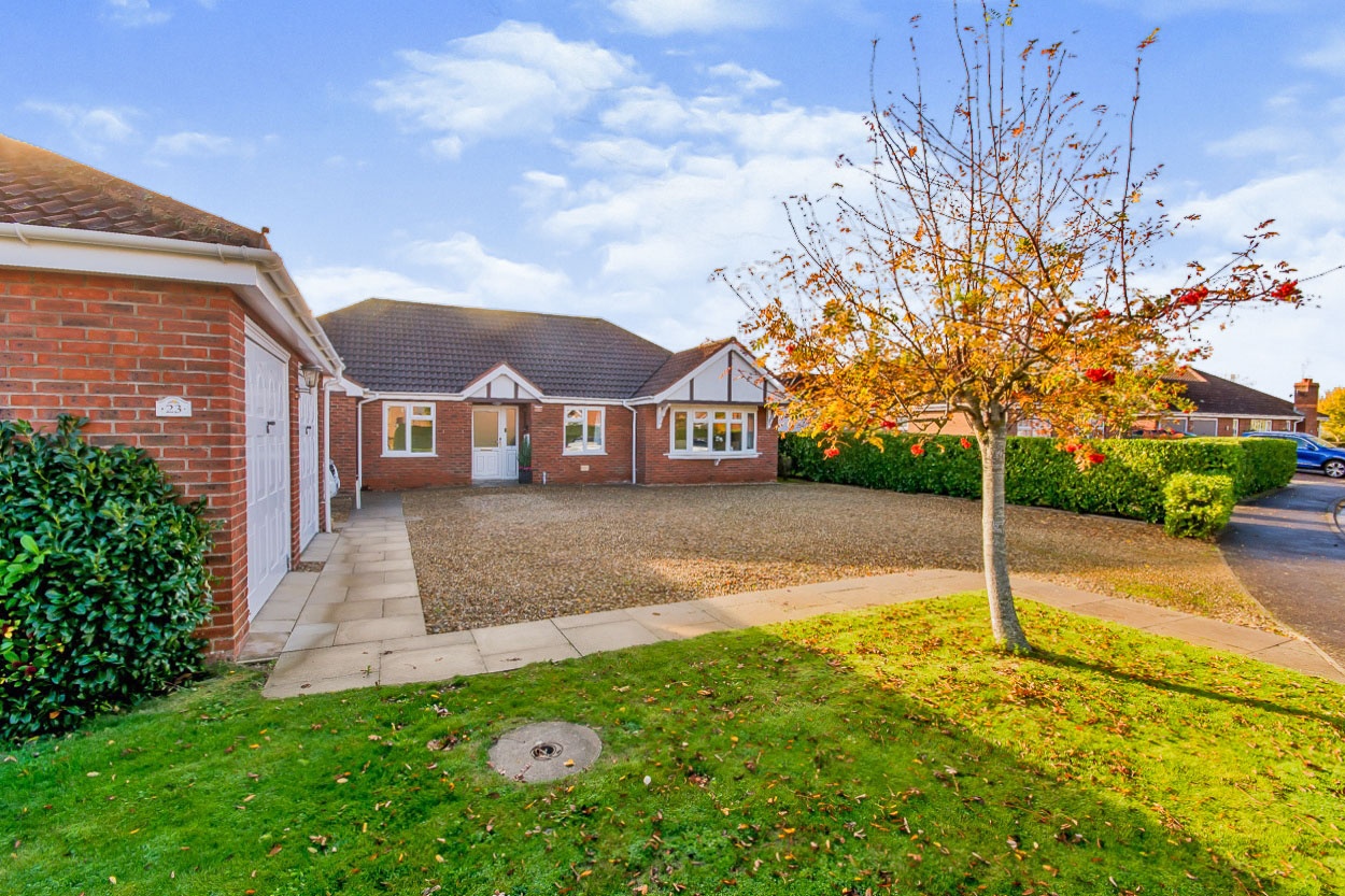 4 bedroom detached bungalow for sale in Casswell Drive, Spalding, PE11 4QW