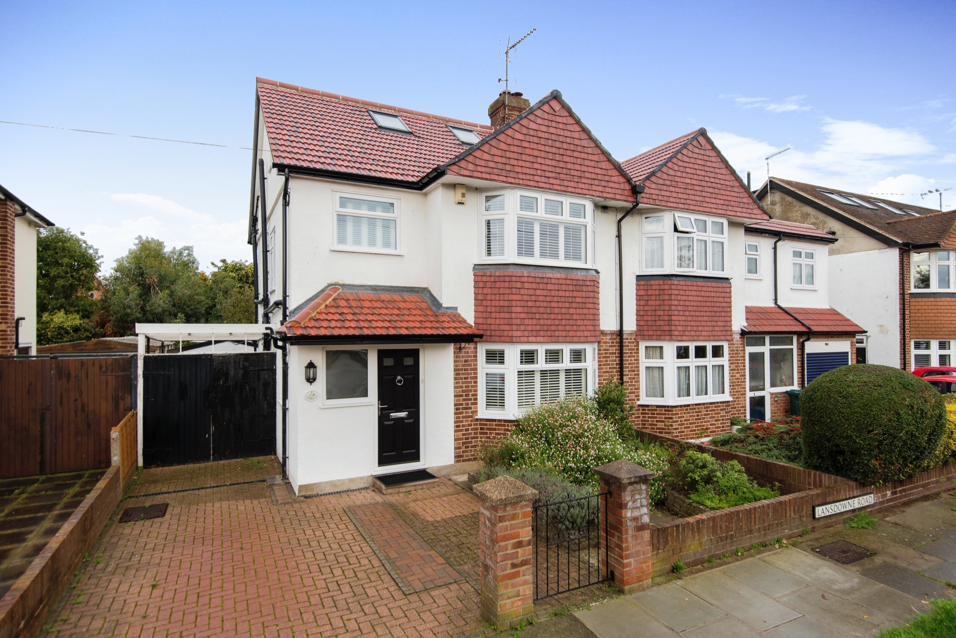 4 bedroom semidetached house for sale in Lansdowne Road, Stainesupon