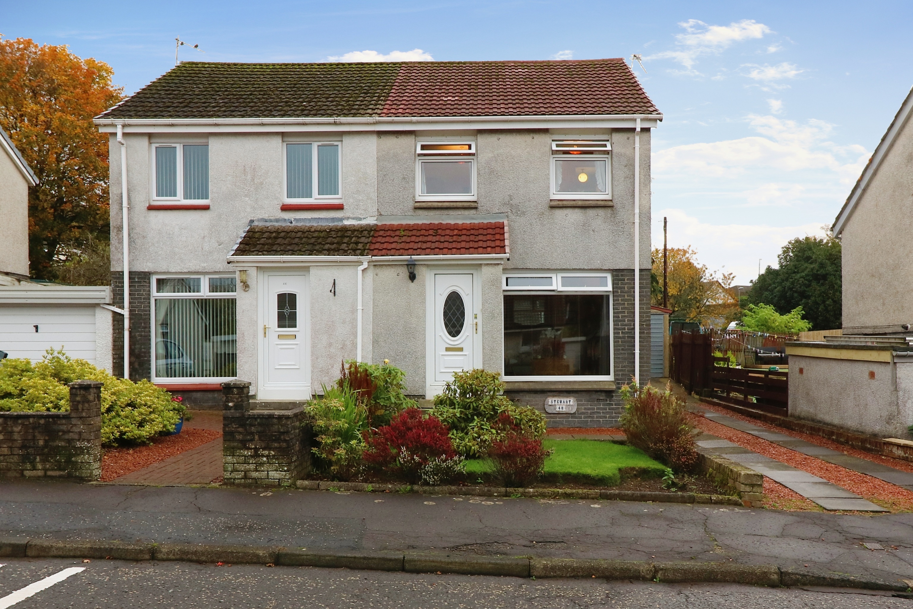 3 bedroom semidetached house for sale in Lochalsh Crescent, Glasgow, G66 8EZ