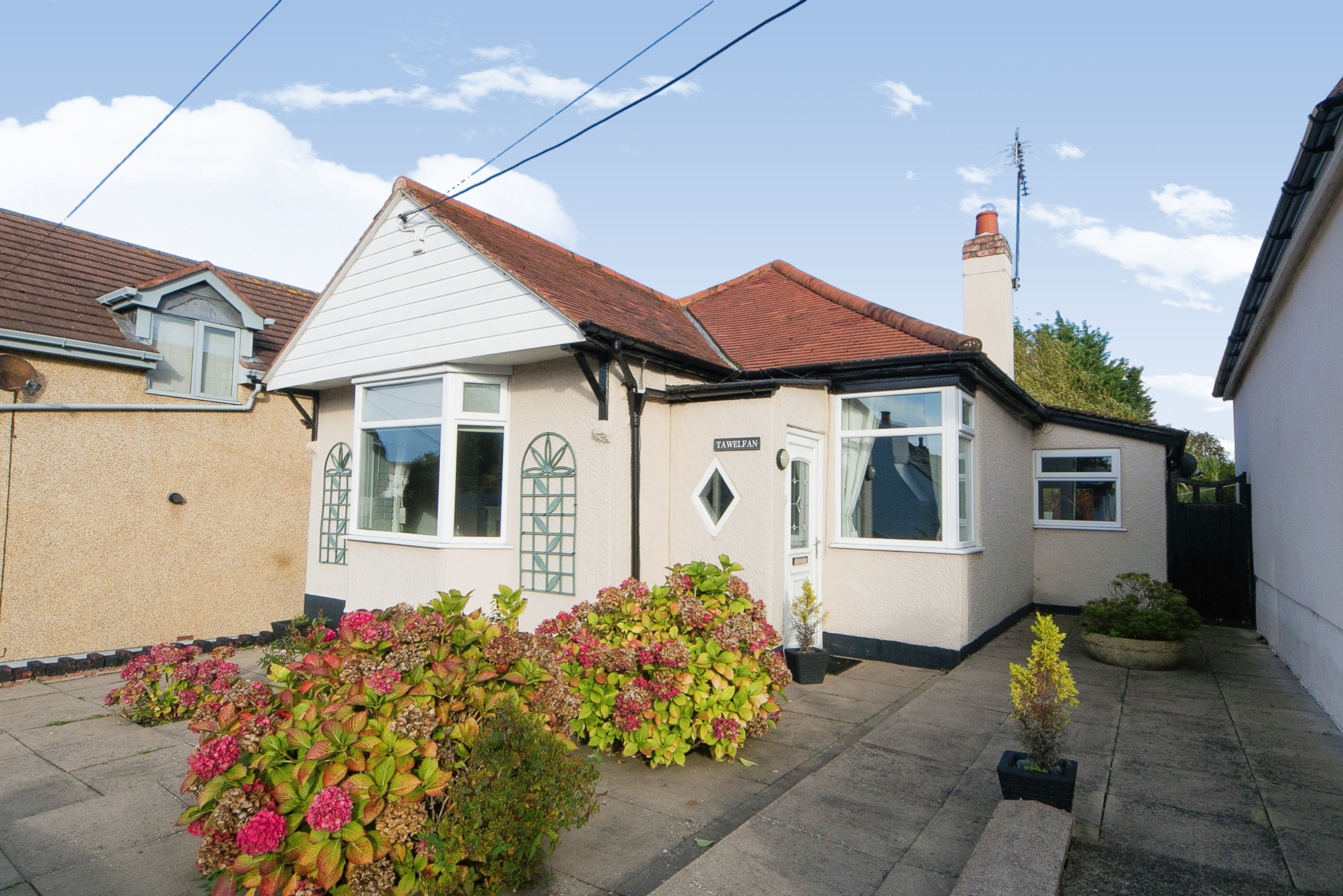 2 bedroom detached bungalow for sale in Gronant Hill, Prestatyn, LL19 9SR