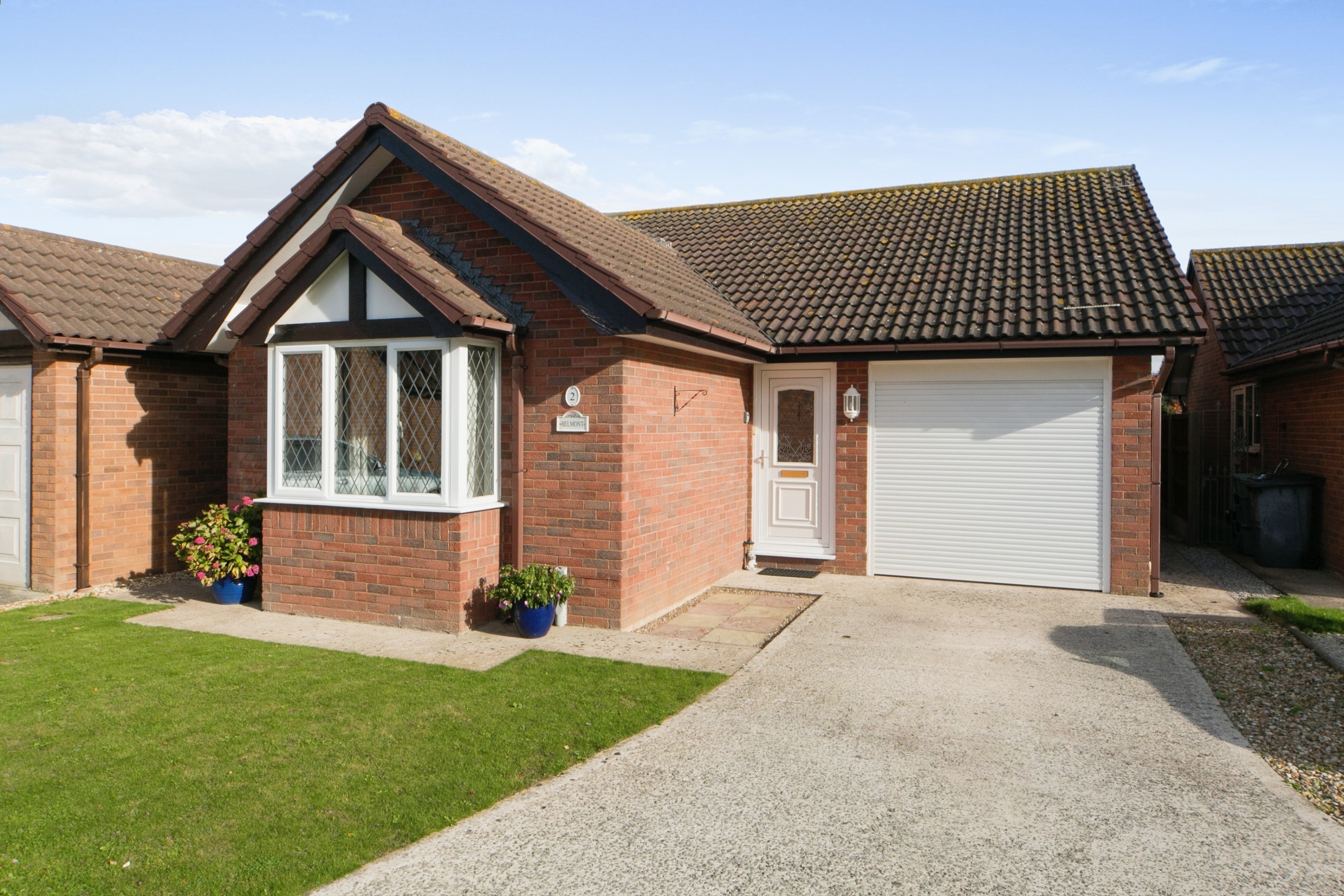 2 bedroom detached bungalow for sale in Parc Elen, Rhyl, LL18 5JJ