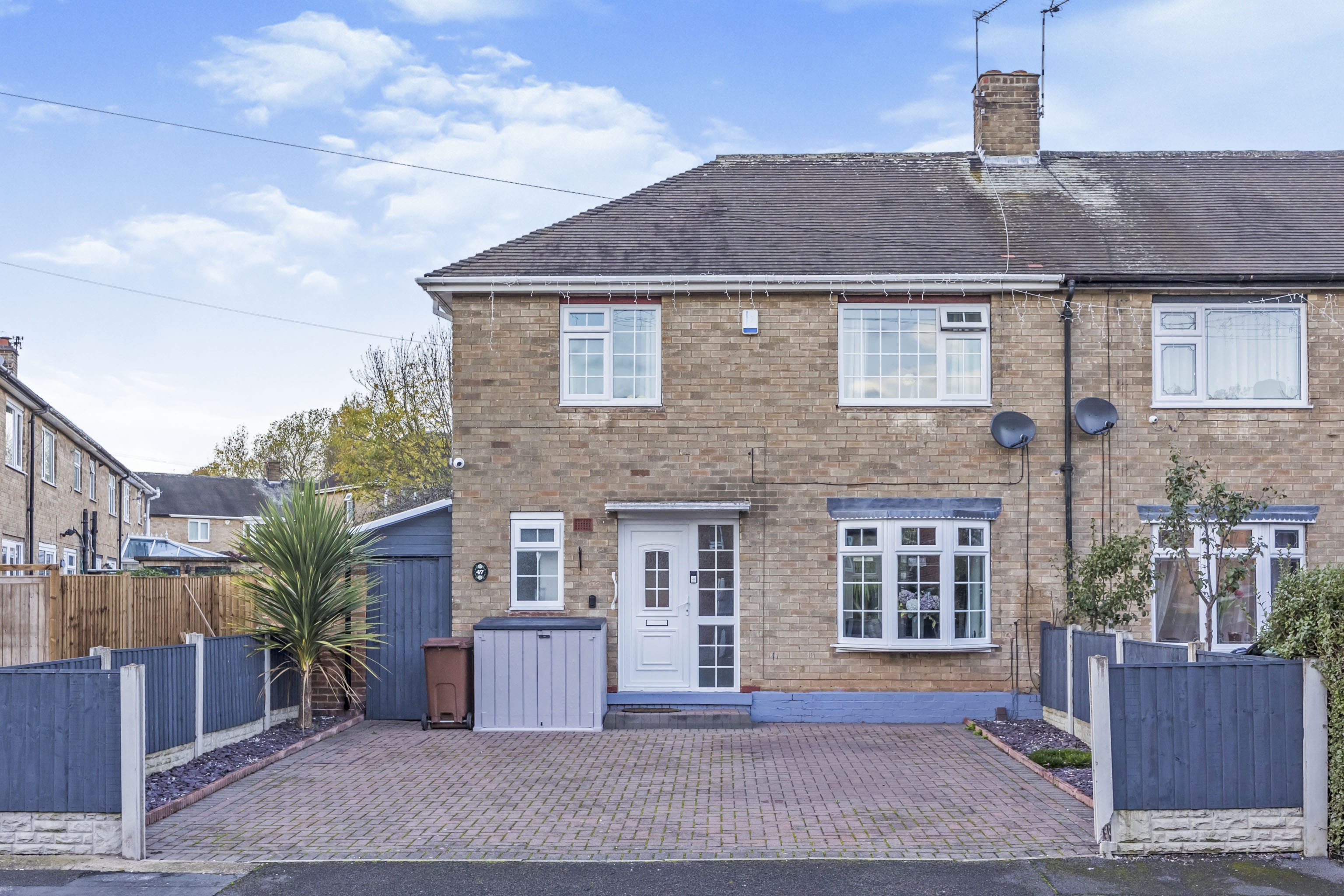 3 bedroom semidetached house for sale in Leafield Green, Nottingham