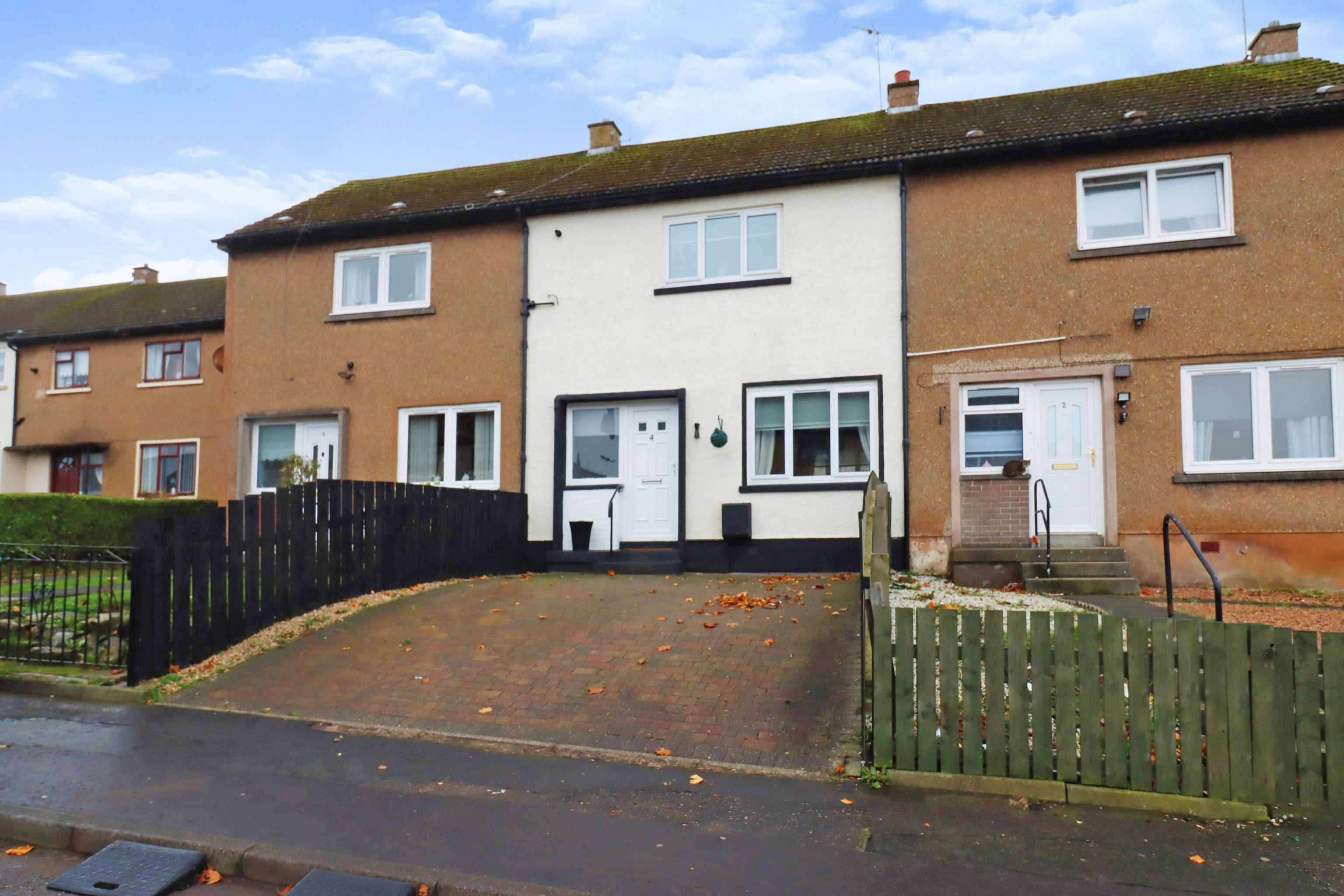 2 bedroom terraced house for sale in Chapelfauld Green, Dunfermline