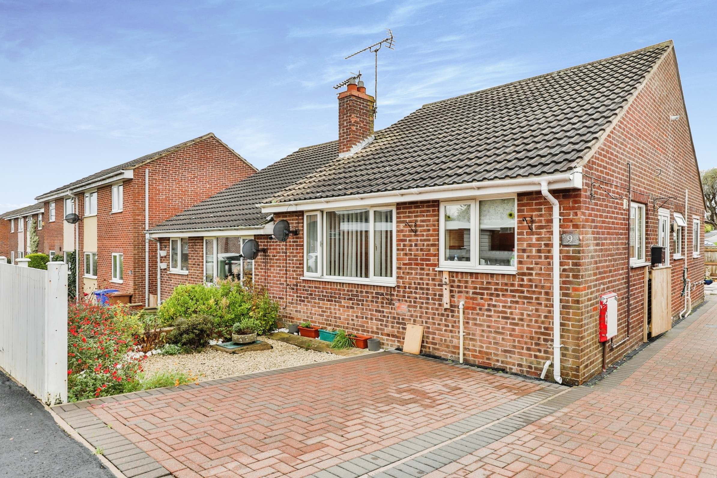 2 bedroom semidetached bungalow for sale in North Leas Drive, Bridlington, YO16 6JJ