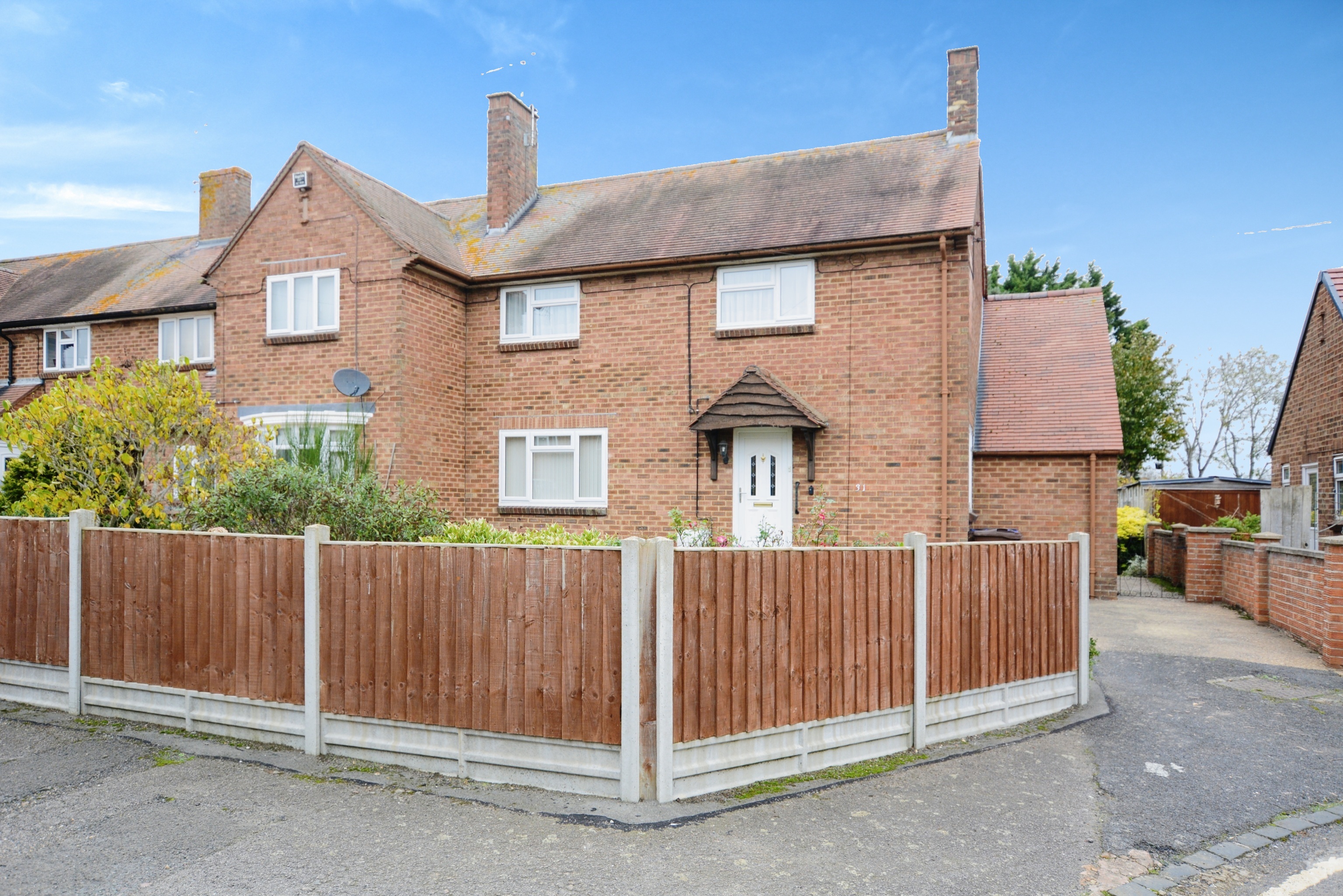 3 bedroom semidetached house for sale in Watson Road, Long Buckby, NN6 7PS