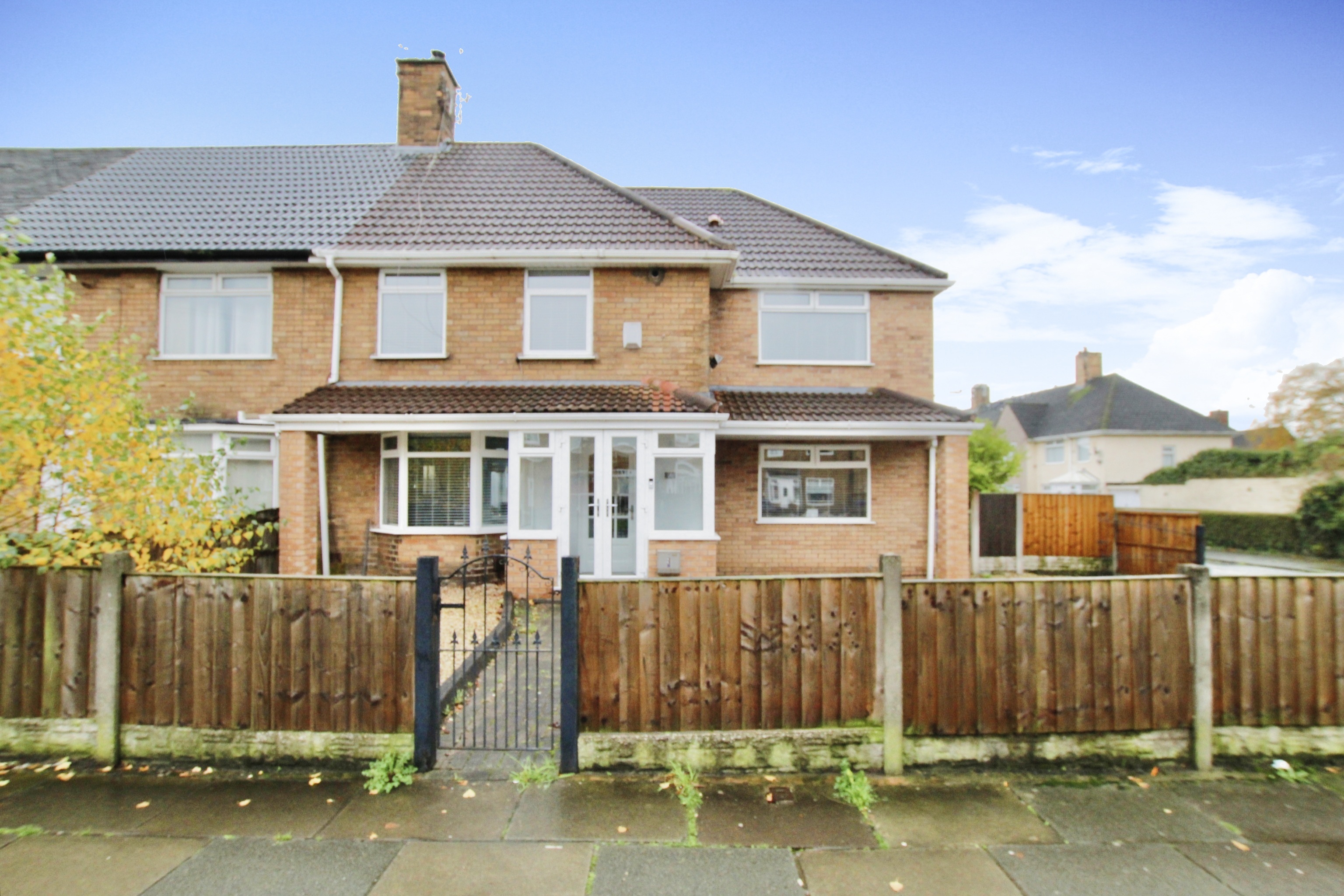 4 bedroom end of terrace house for sale in Tarbock Road, Liverpool, L24 0SN