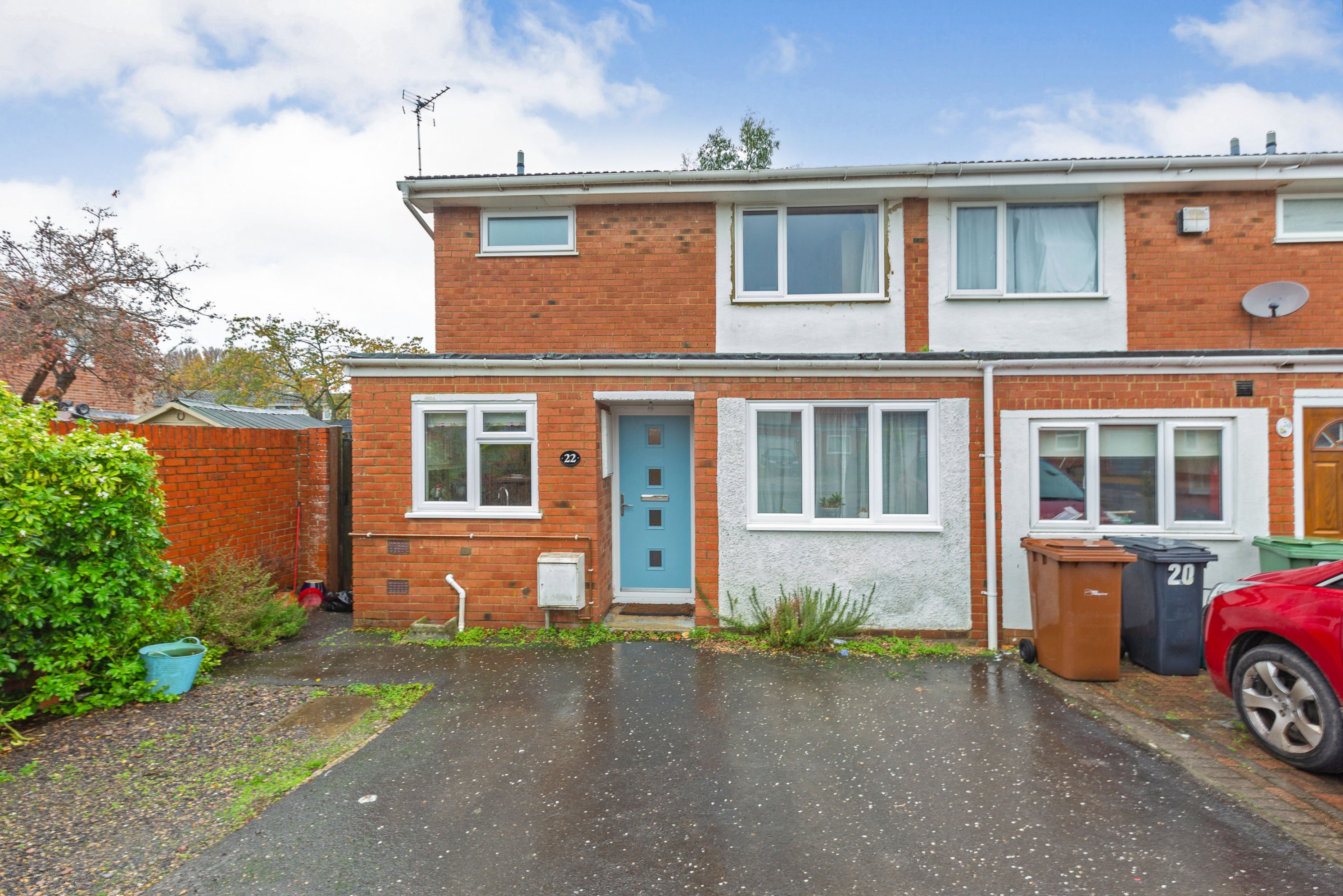 3 bedroom end of terrace house for sale in Pound Croft, Wantage, OX12 0BZ