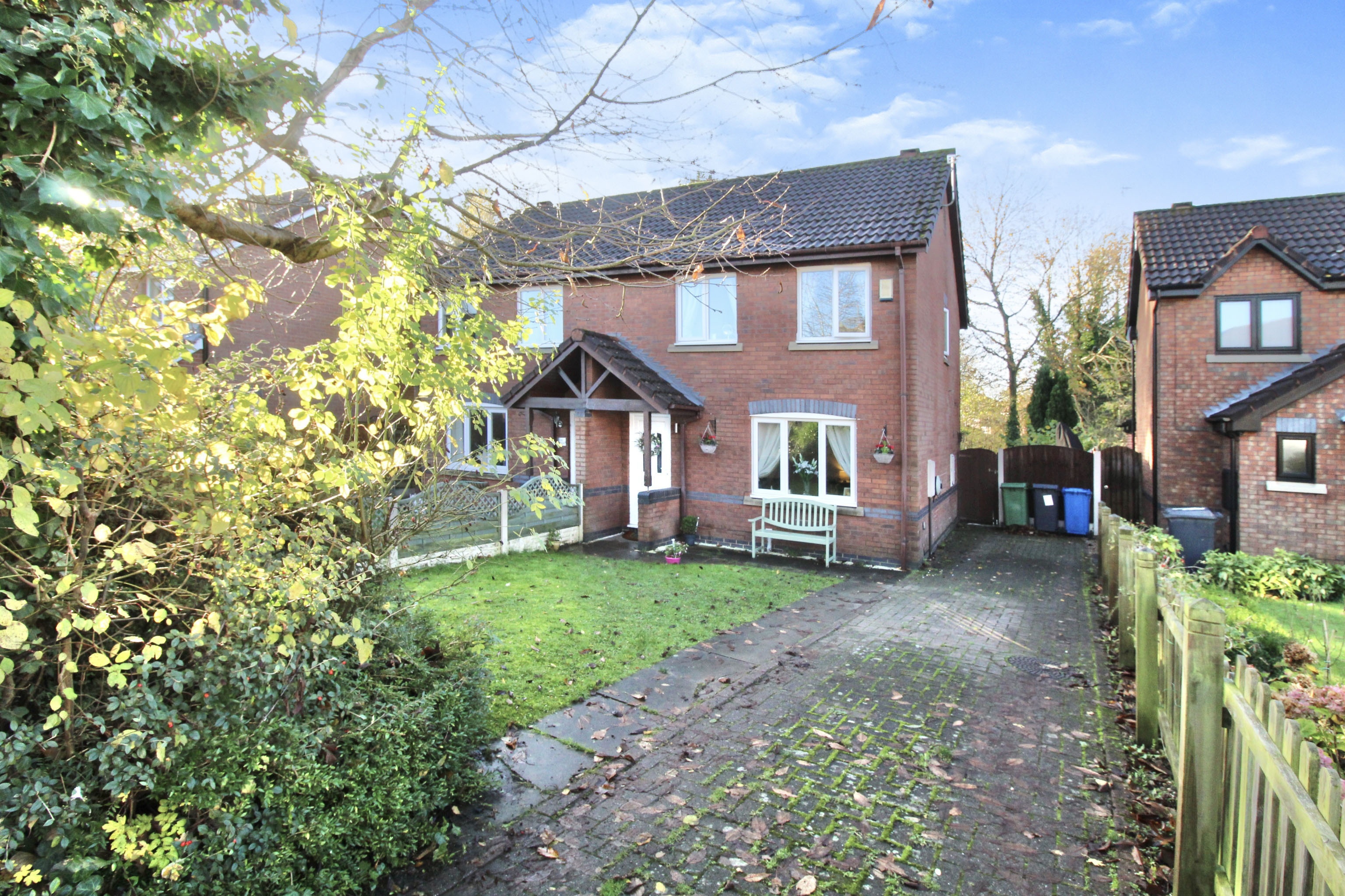 3 bedroom semidetached house for sale in Swaledale Close, Warrington