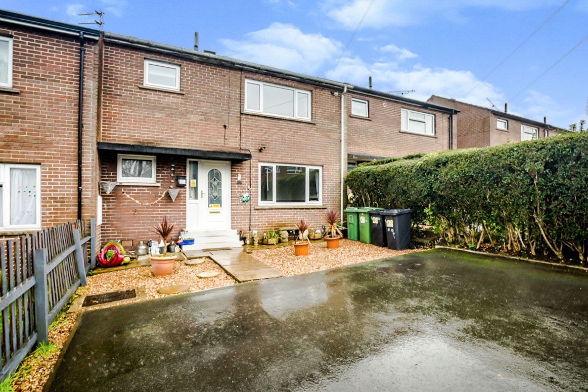 4 bedroom terraced house for sale in Roundway, Honley, HD9 6DG