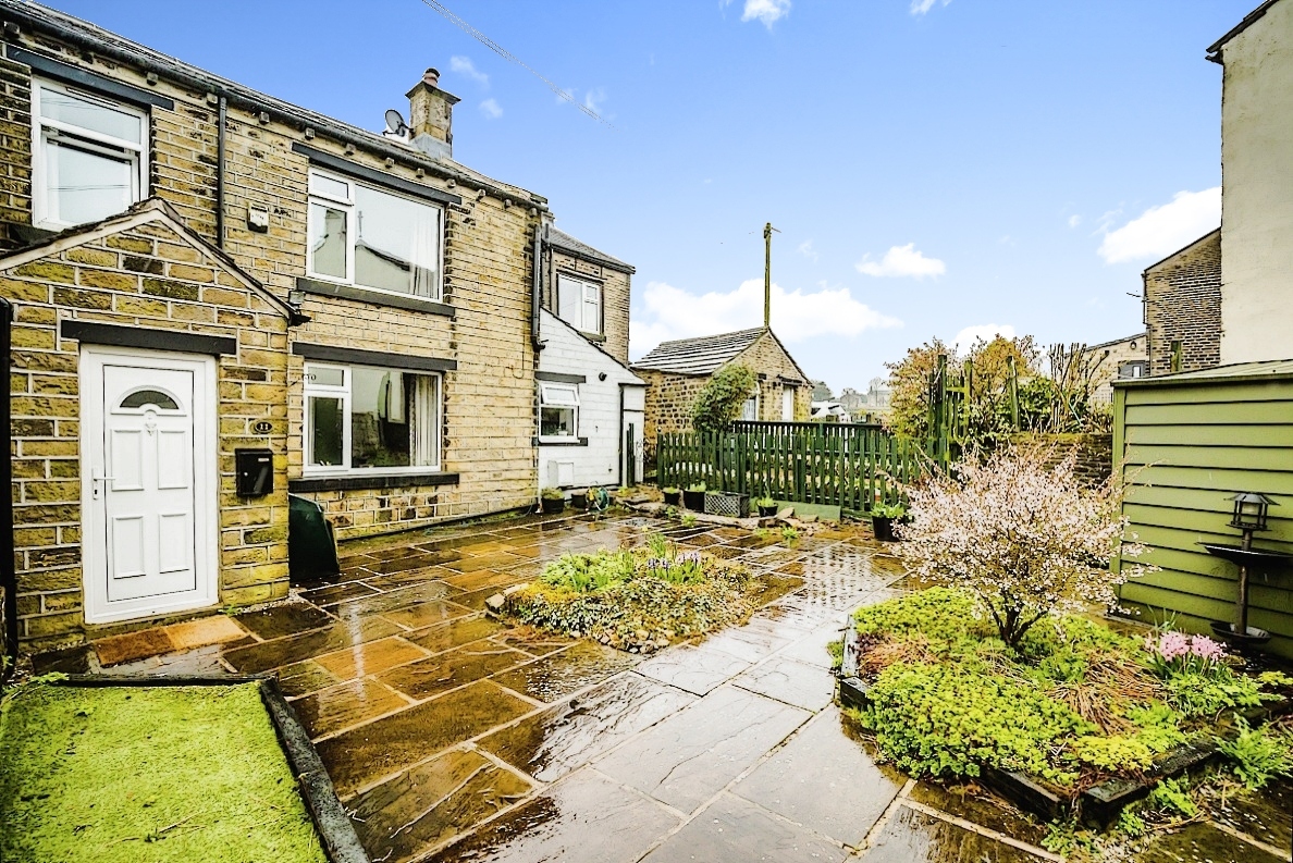 2 bedroom terraced house for sale in Chapel Street, Scapegoat Hill