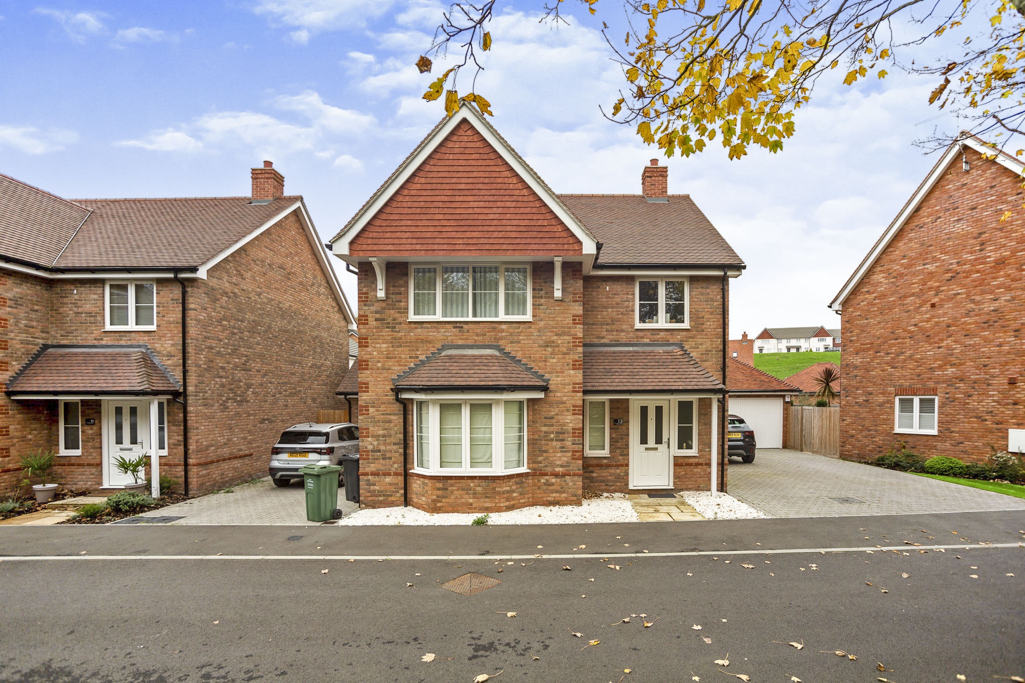 4 bedroom detached house for sale in Parkwood Hill, Greenhithe, DA9 9YD