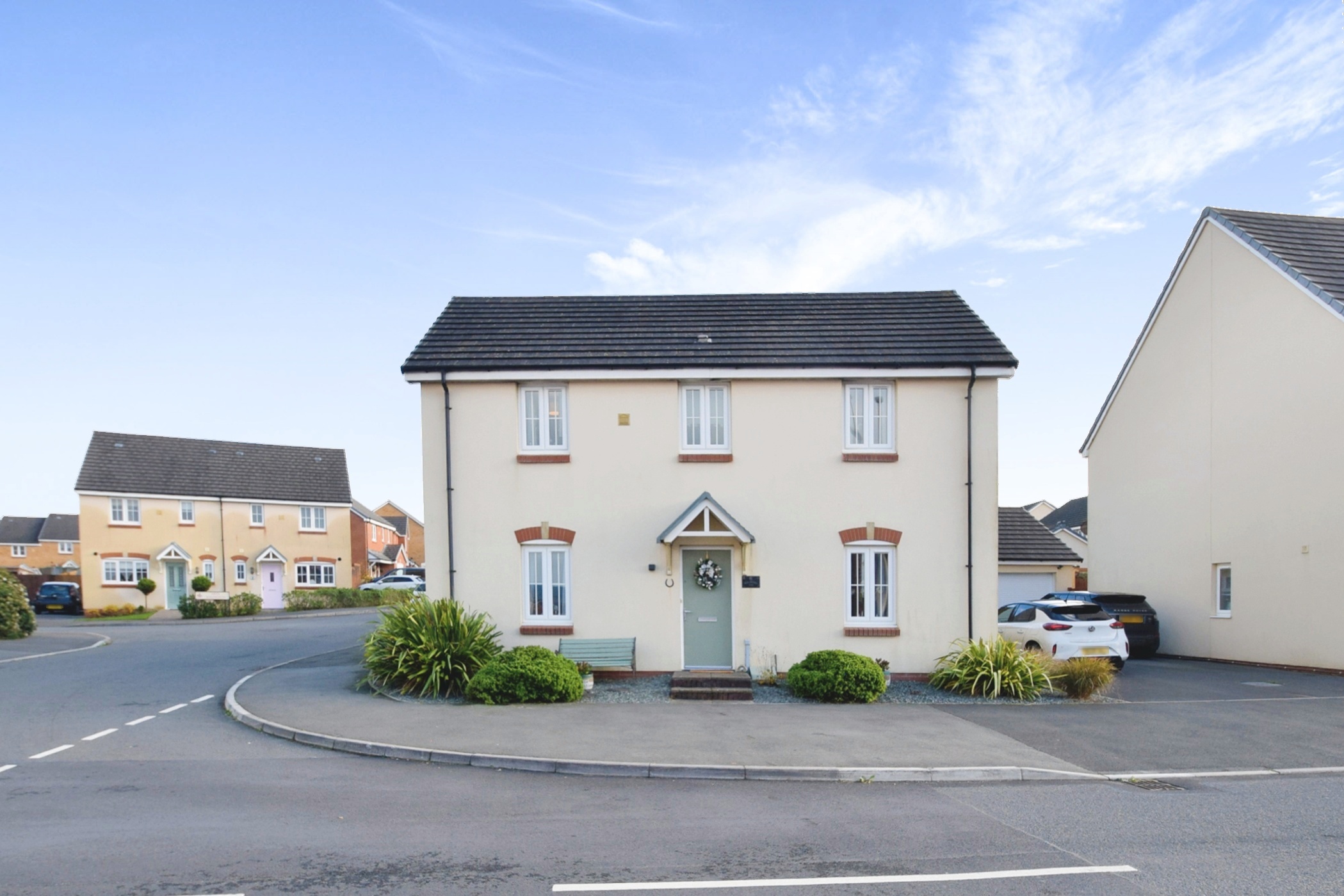 4 bedroom detached house for sale in Heol Dyffryn Aur, Kidwelly, SA17 4HJ