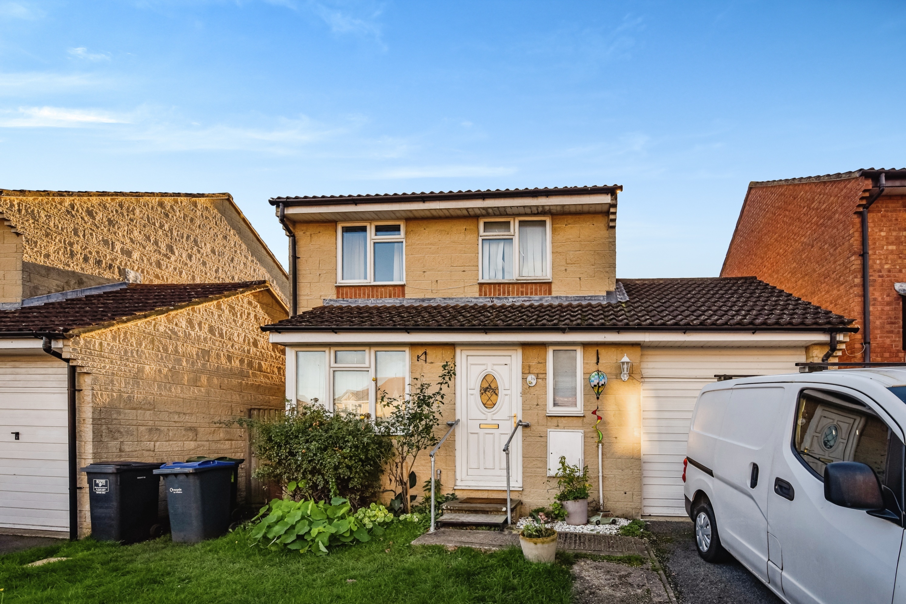3 bedroom detached house for sale in Hawkins Close, Chippenham, SN15 3SJ