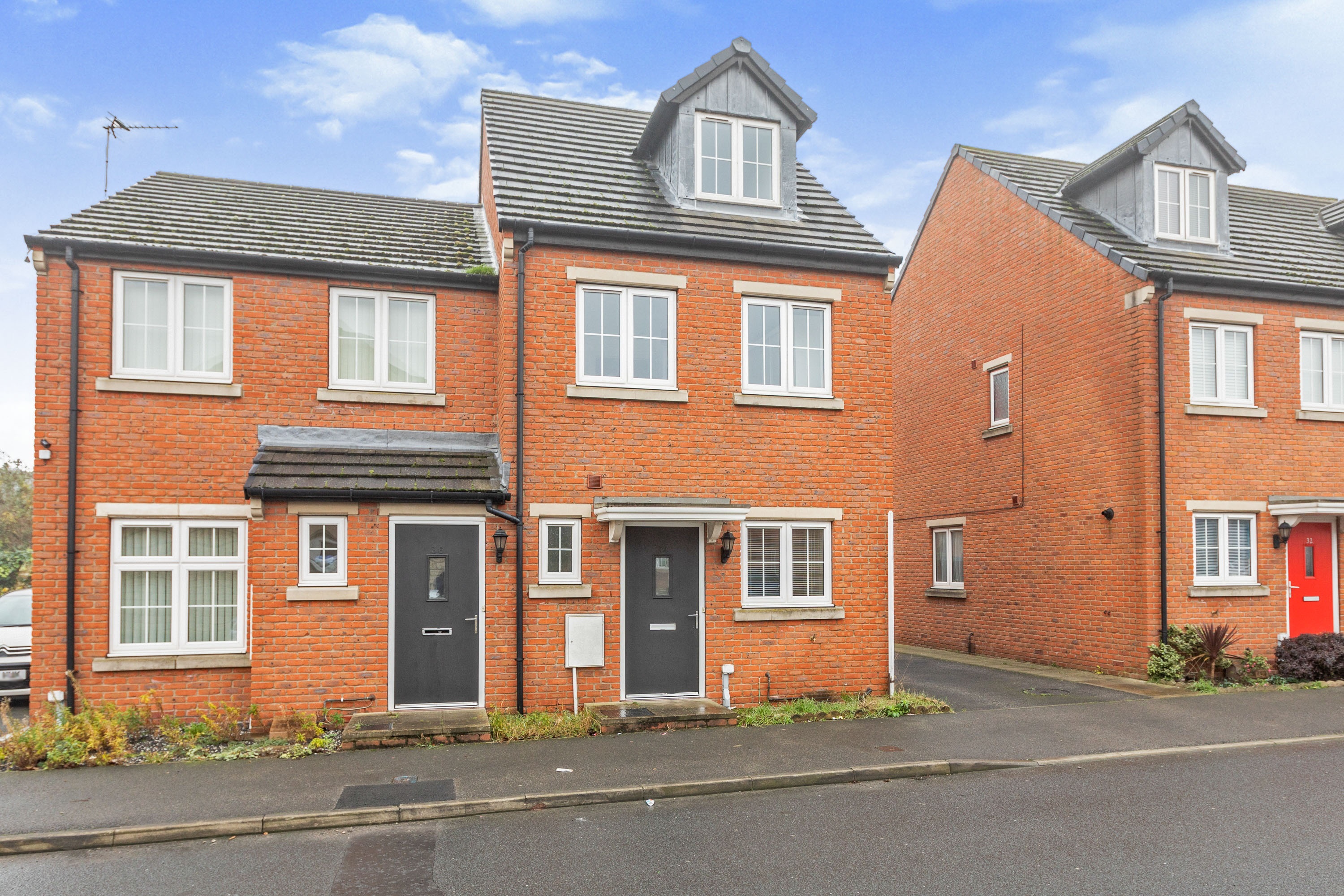 3 bedroom town house for sale in Holes Lane, Knottingley, WF11 8LH
