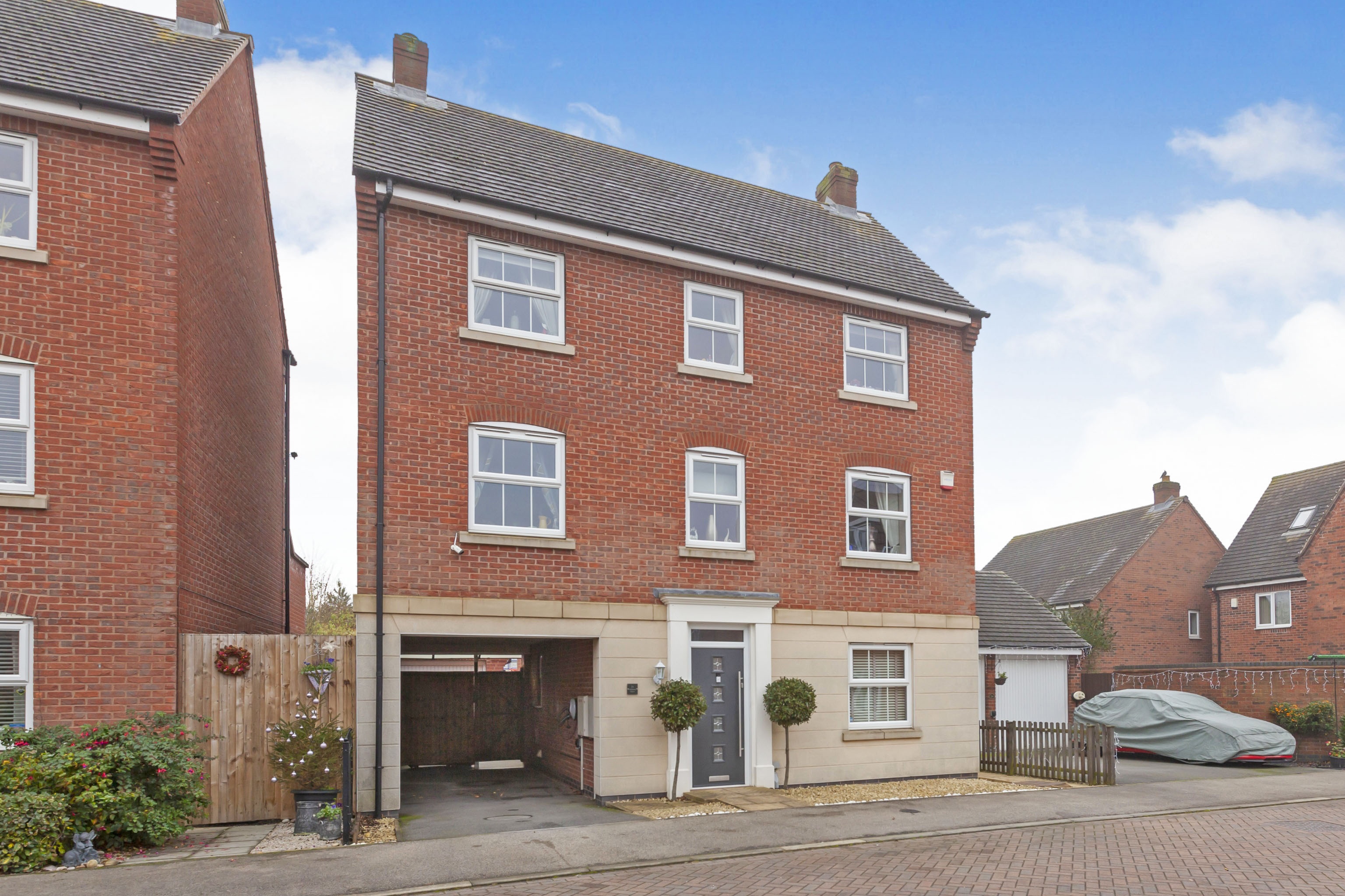 4 bedroom detached house for sale in Oaklands Drive, Earl Shilton, Leicester, LE9 7HT