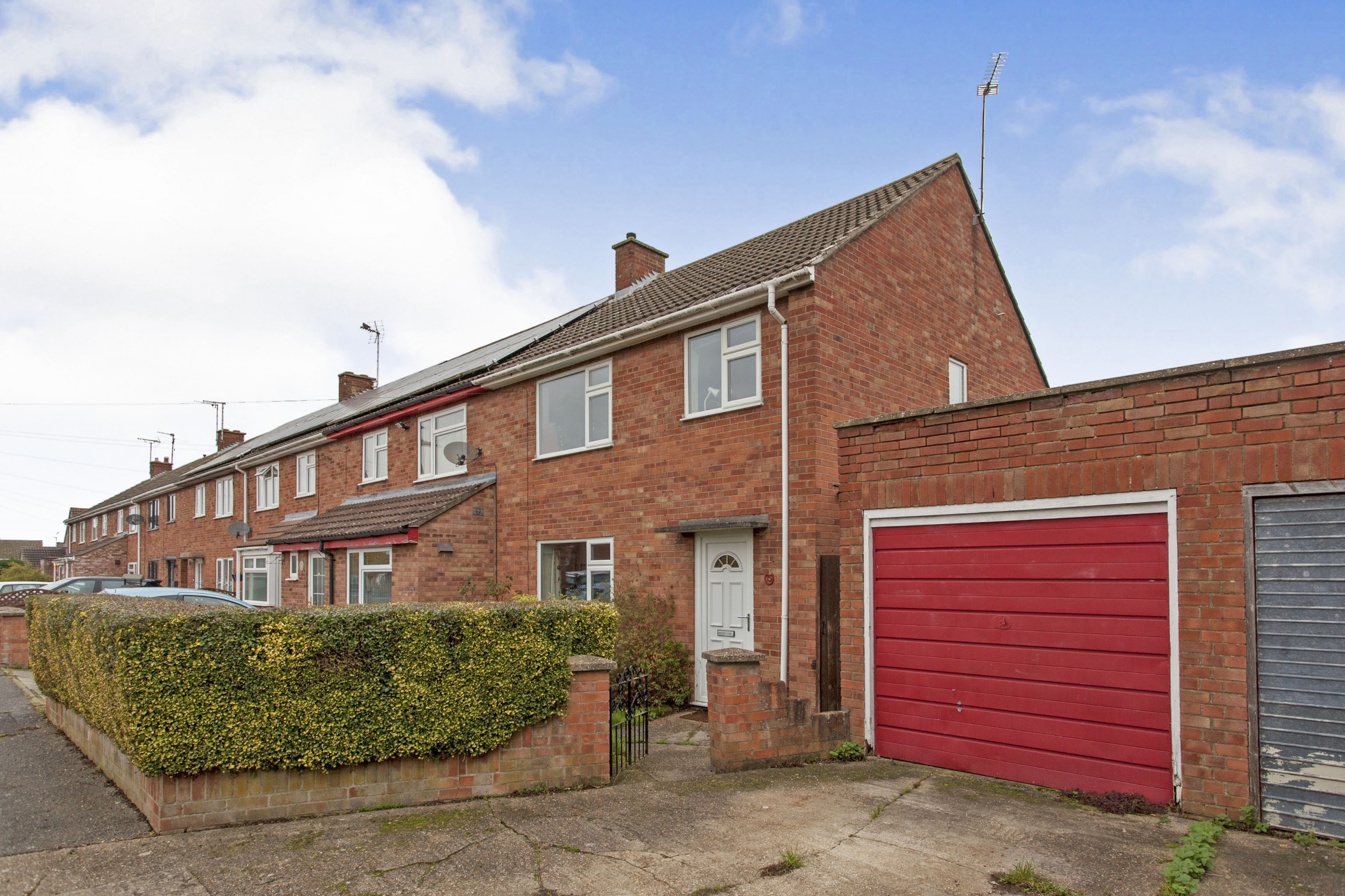 3 bedroom end of terrace house for sale in Ravenshoe, Godmanchester, Huntingdon, PE29 2DE