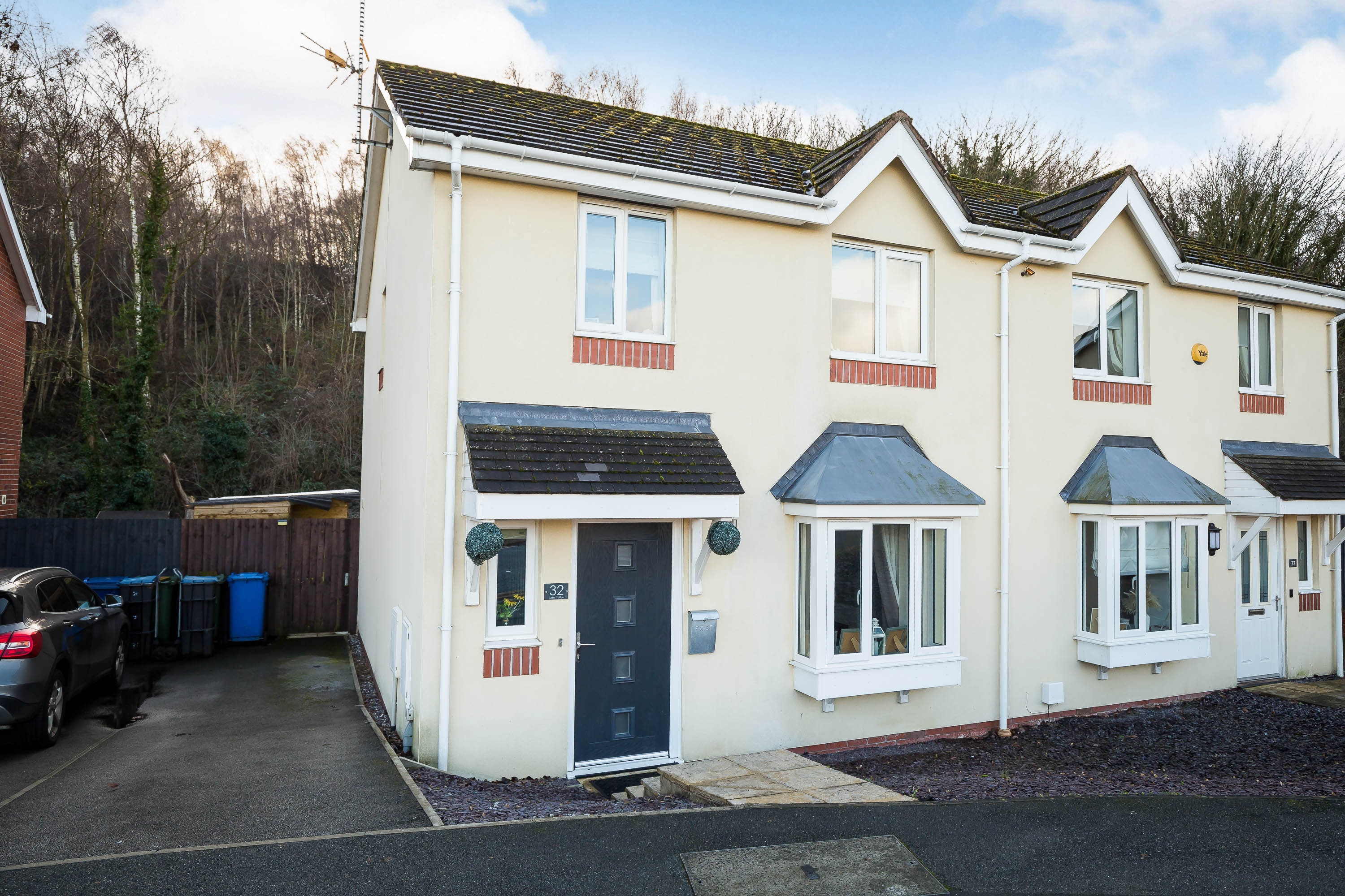 2 bedroom semidetached house for sale in Glan Yr Afon, Rhostyllen, LL14 4FH