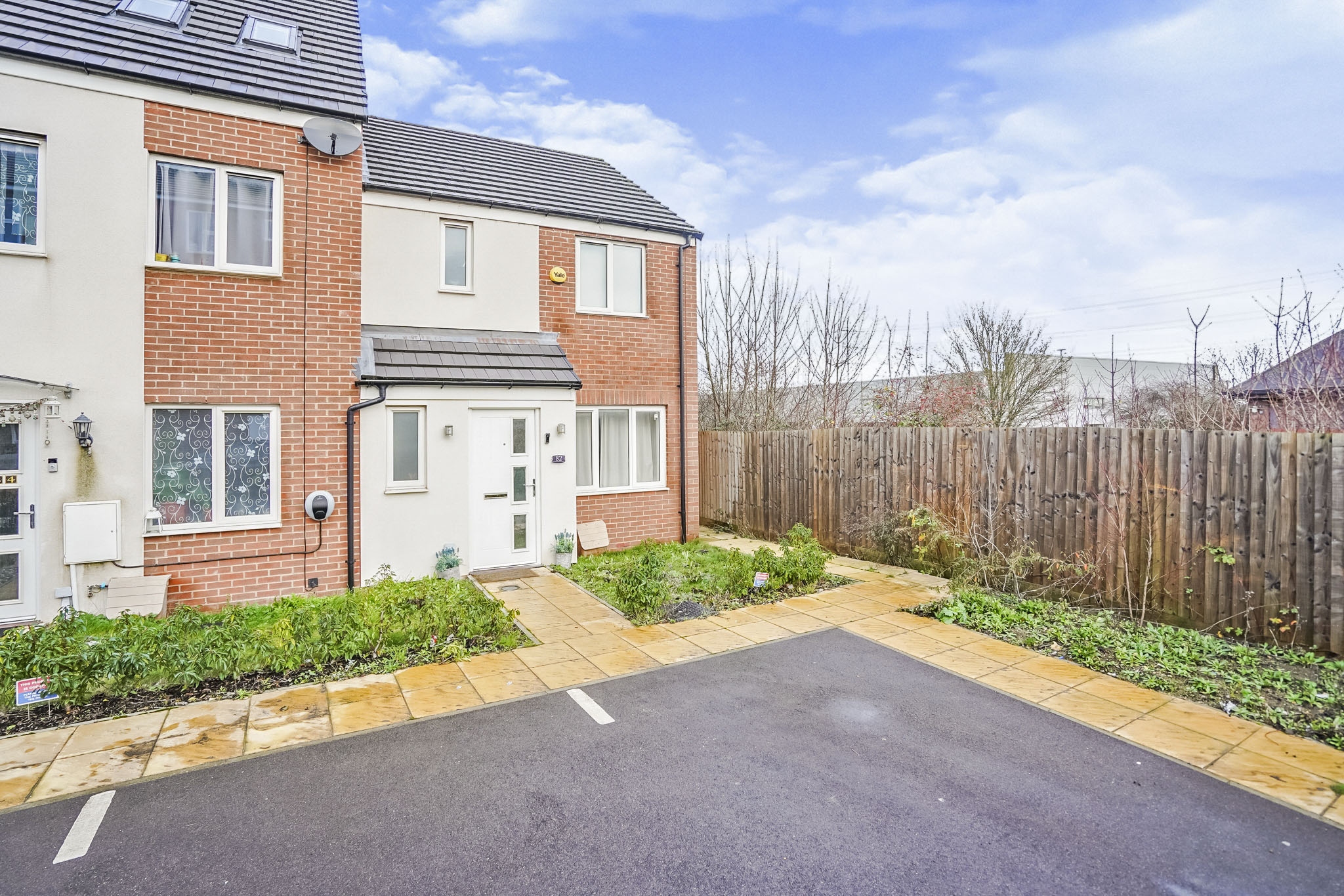 3 bedroom end of terrace house for sale in Dukeminster Road, Dunstable