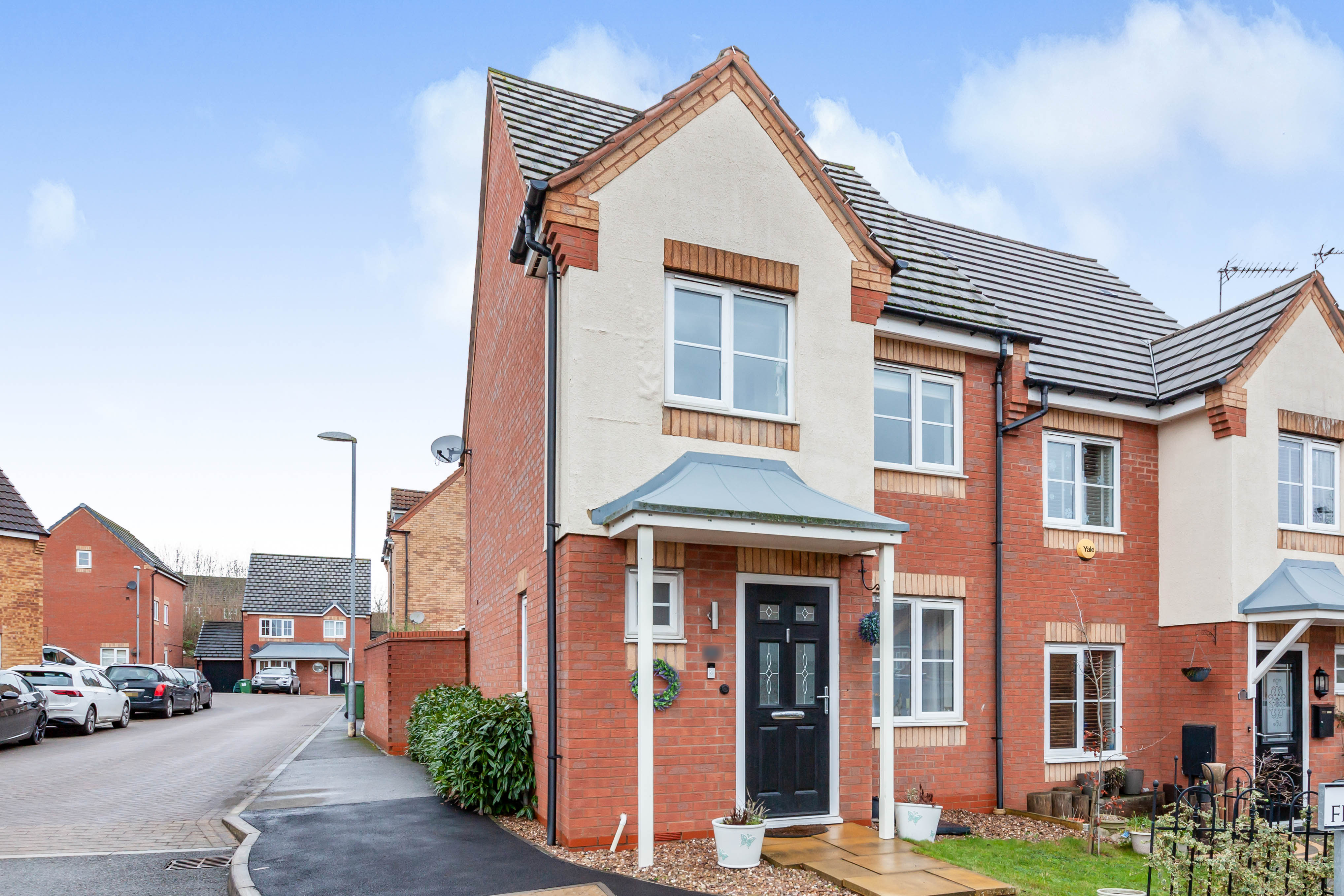 3 bedroom semidetached house for sale in Field Close, Thorpe Astley