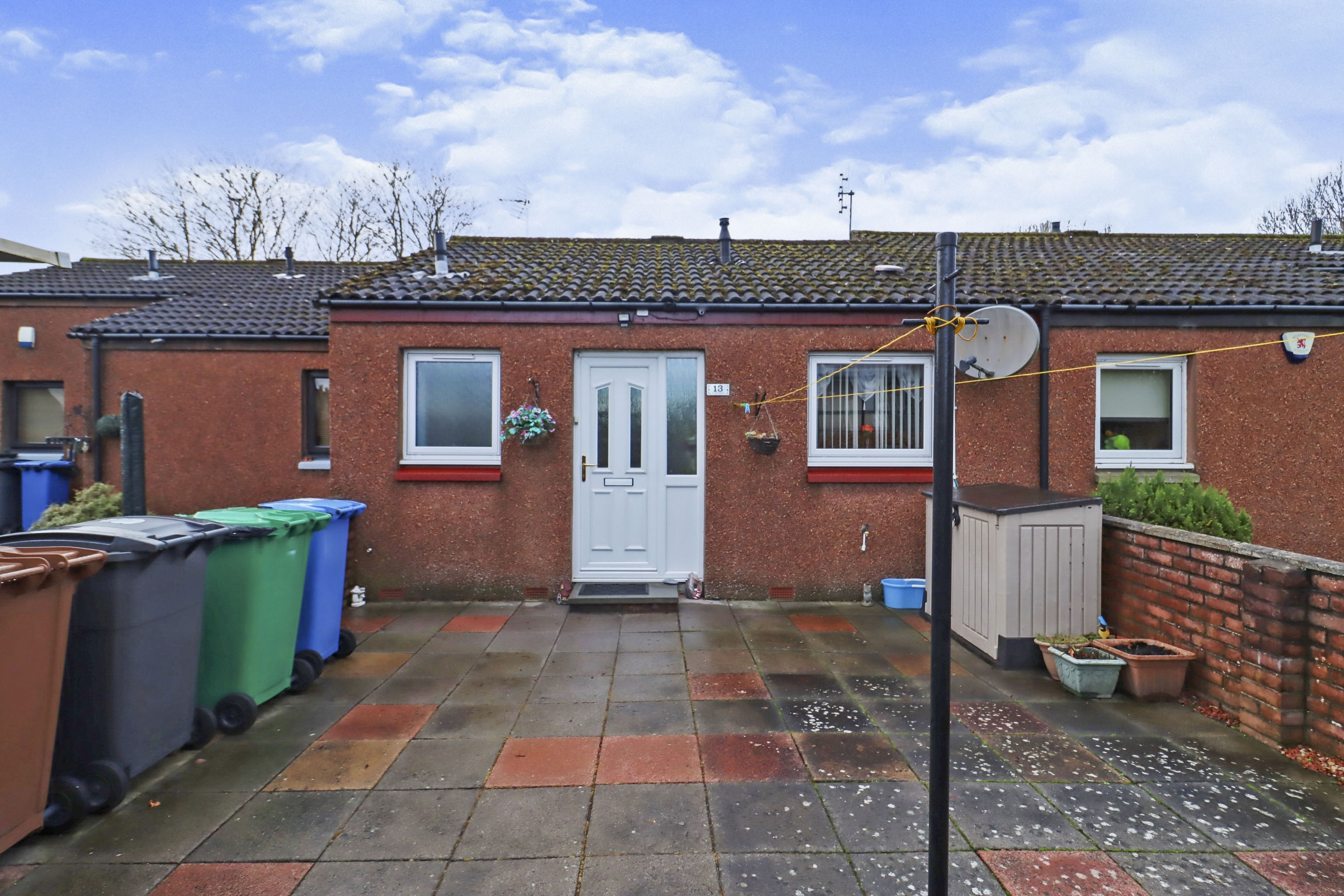1 bedroom terraced bungalow for sale in Lomond View, Glenrothes, KY7 5EL