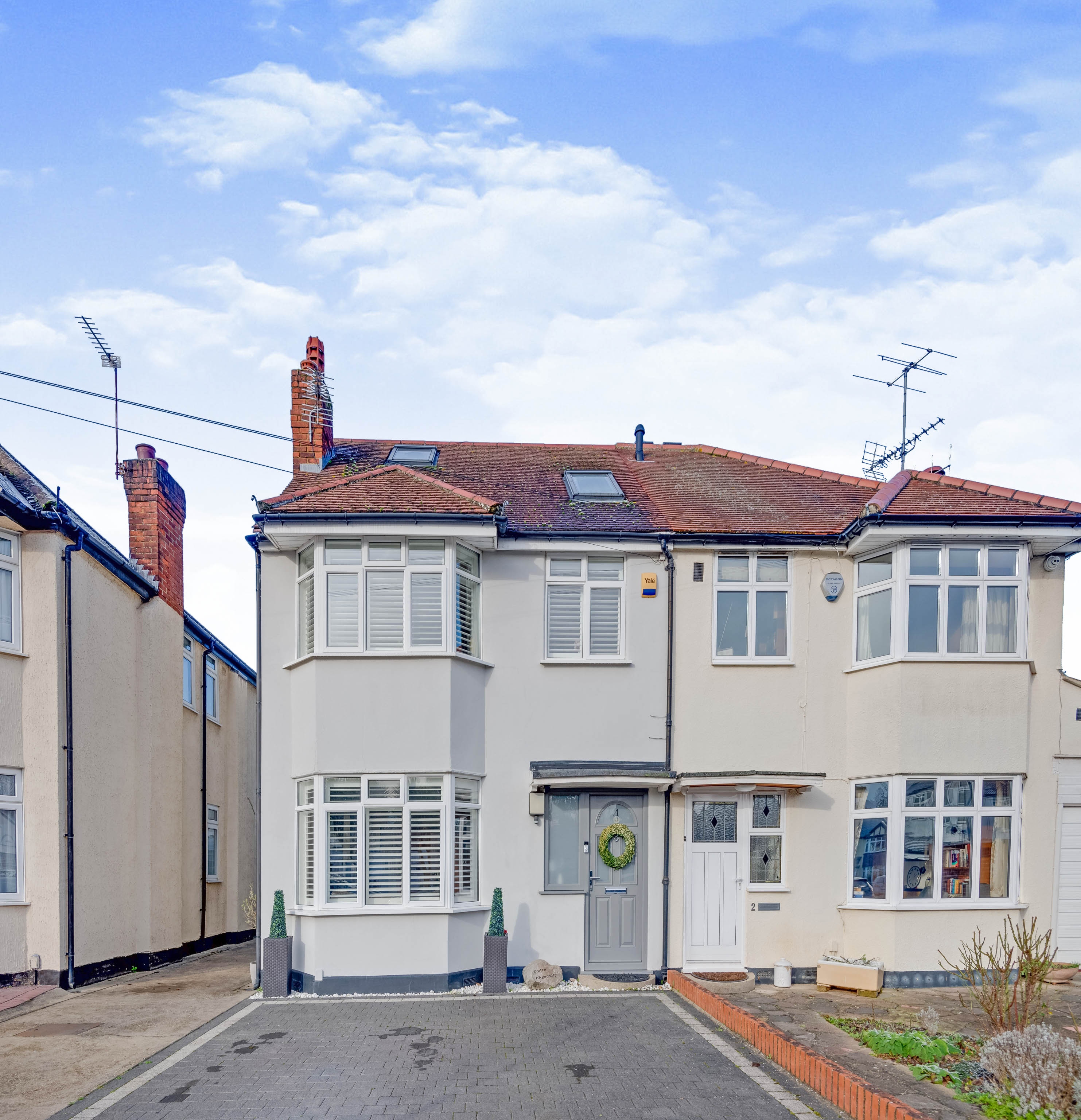 4 bedroom semidetached house for sale in Collins Drive, Ruislip, HA4 9EN
