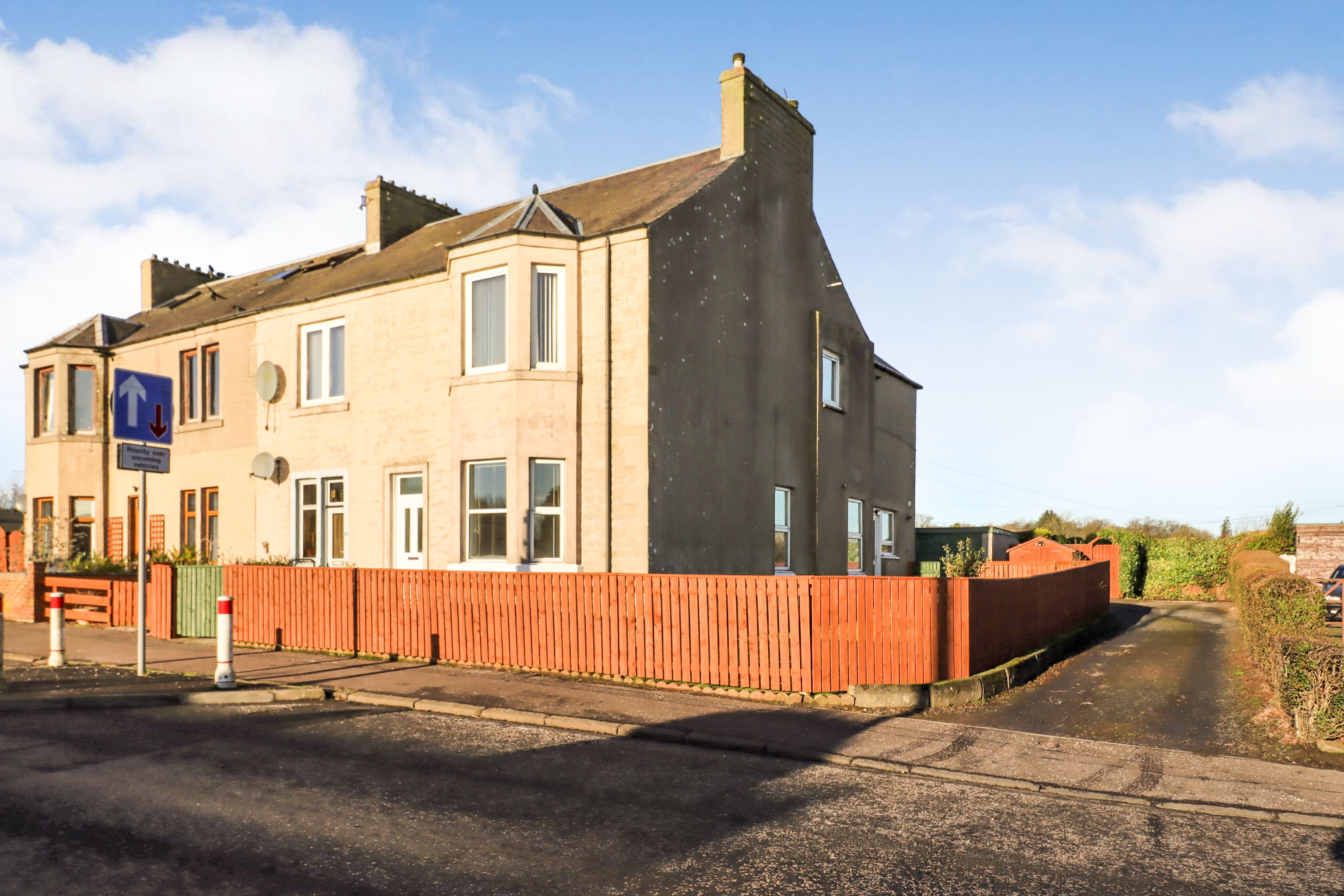 1 bedroom ground floor flat for sale in Black Road, Kelty, KY4 0BD