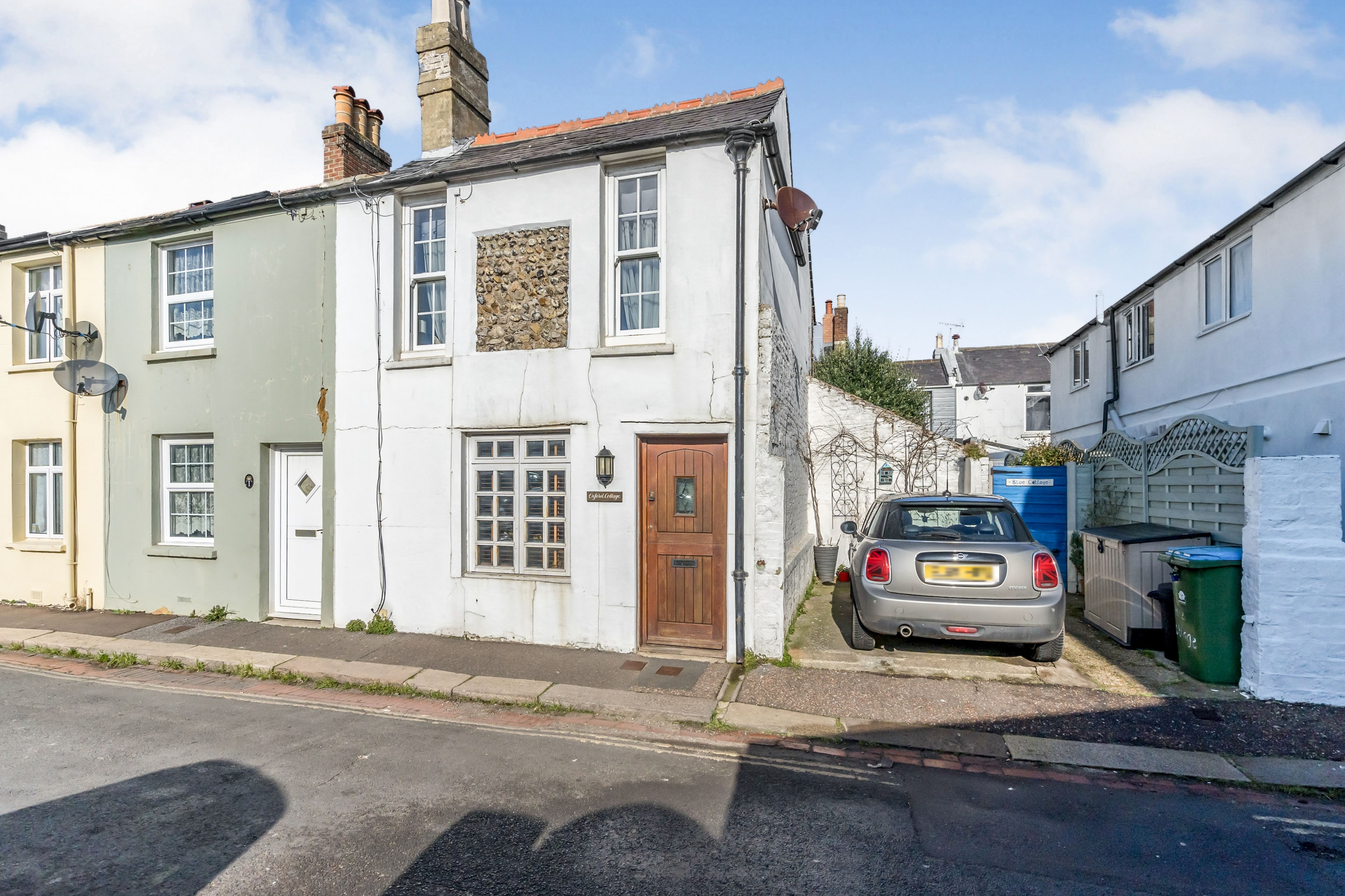 2 bedroom end of terrace house for sale in Oxford Street, Bognor Regis