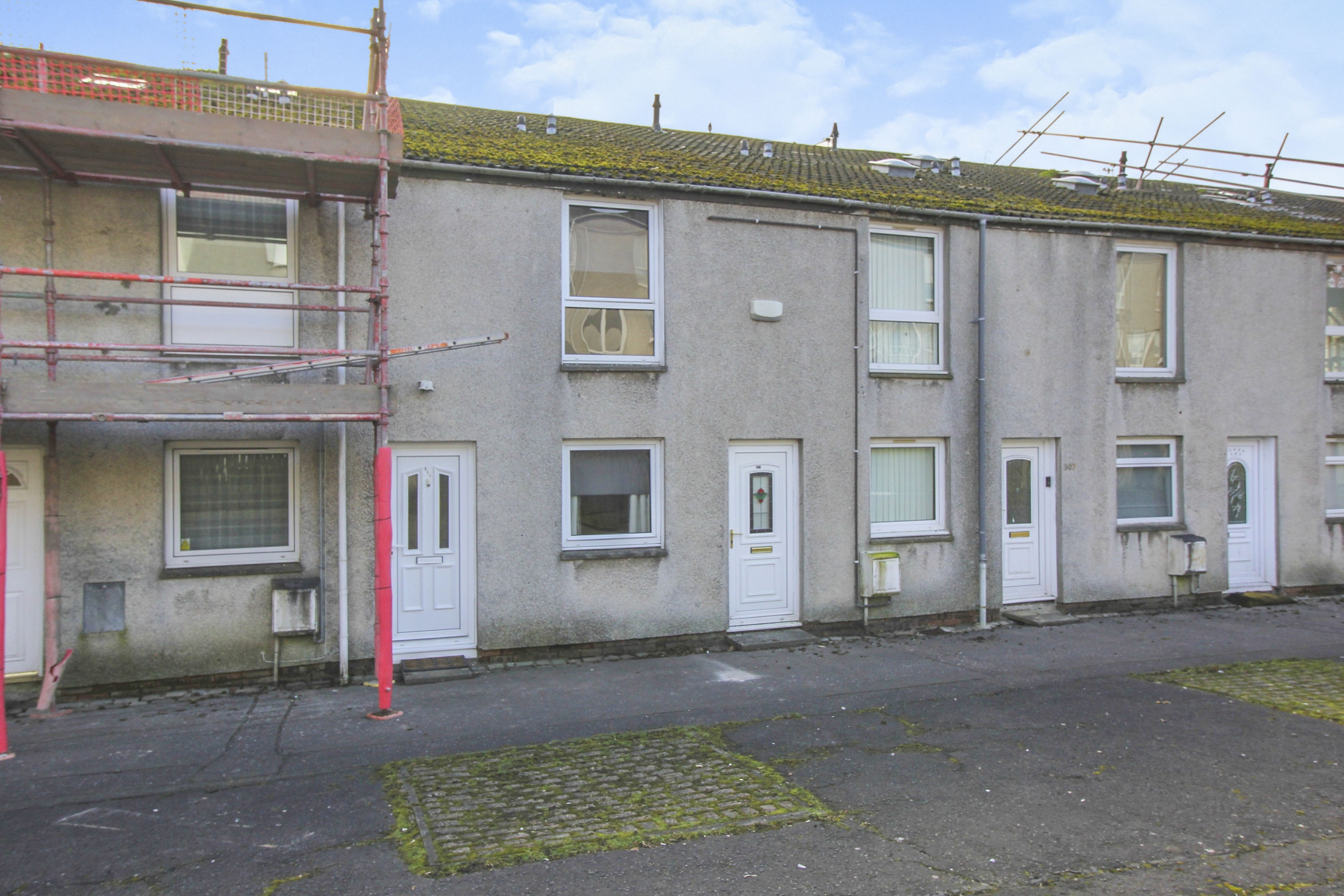 3 bedroom terraced house for sale in Greenrigg Road, Glasgow, G67 2PN