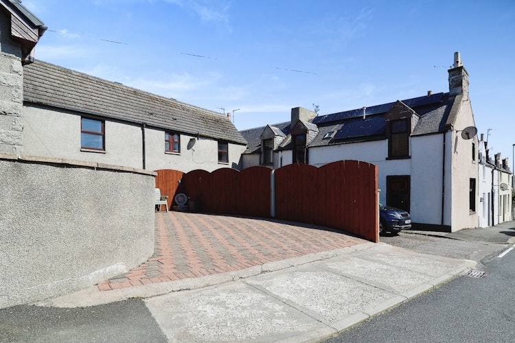 1 bedroom semi-detached house