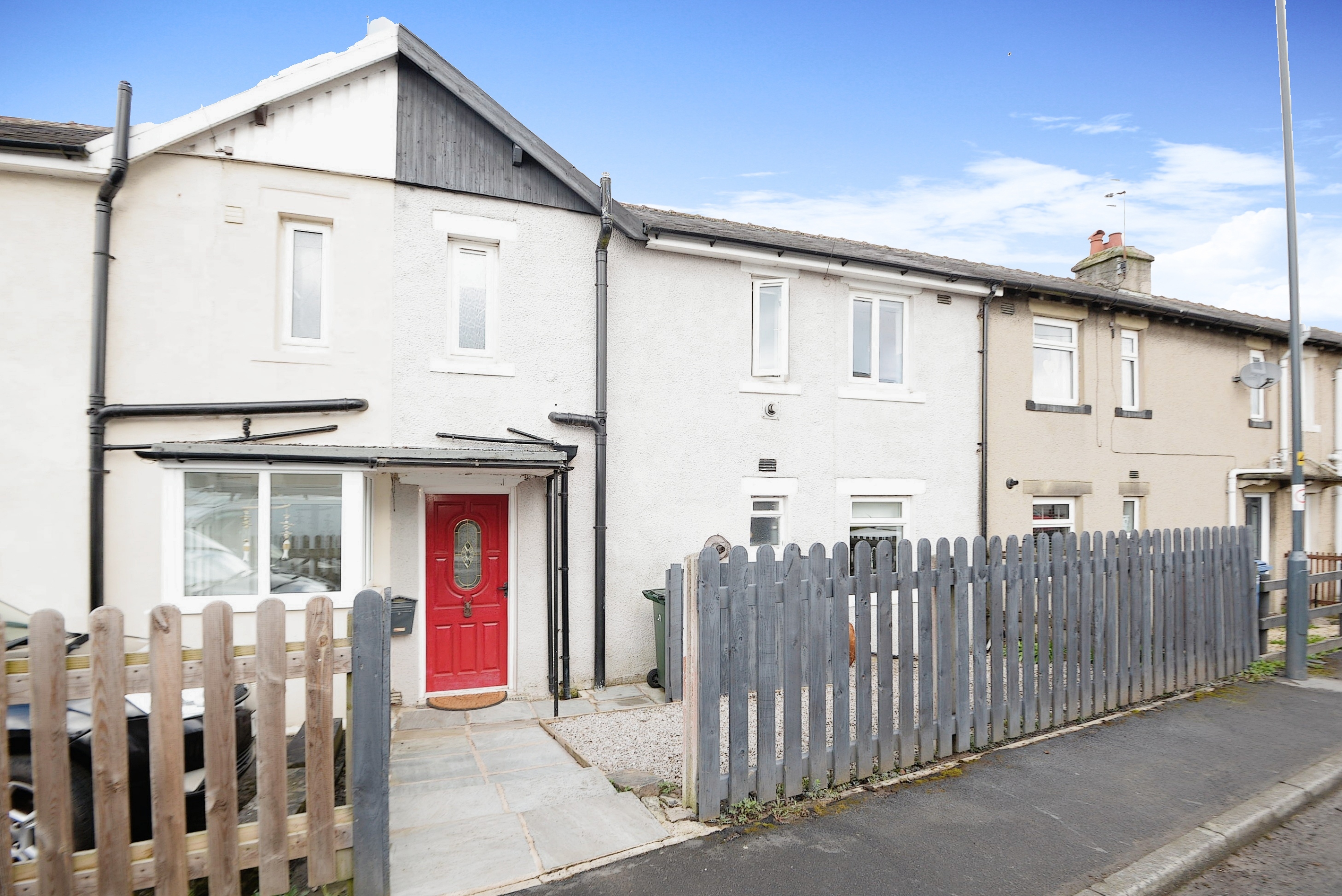 3 bedroom terraced house for sale in Burnside Crescent, Skipton, BD23 2BJ