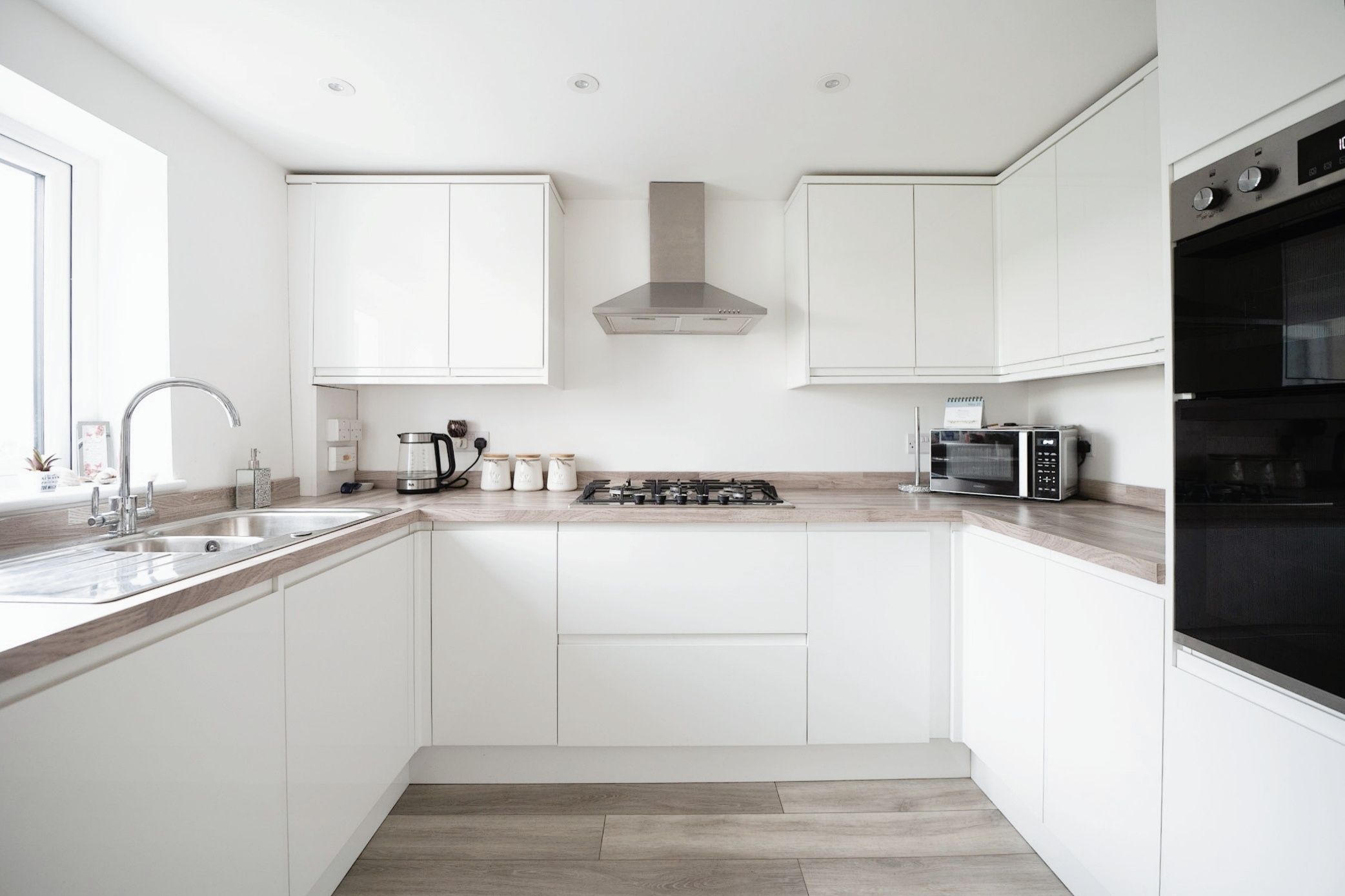 3 bedroom terraced house for sale in Wennington Road, Rainham, RM13 9DW