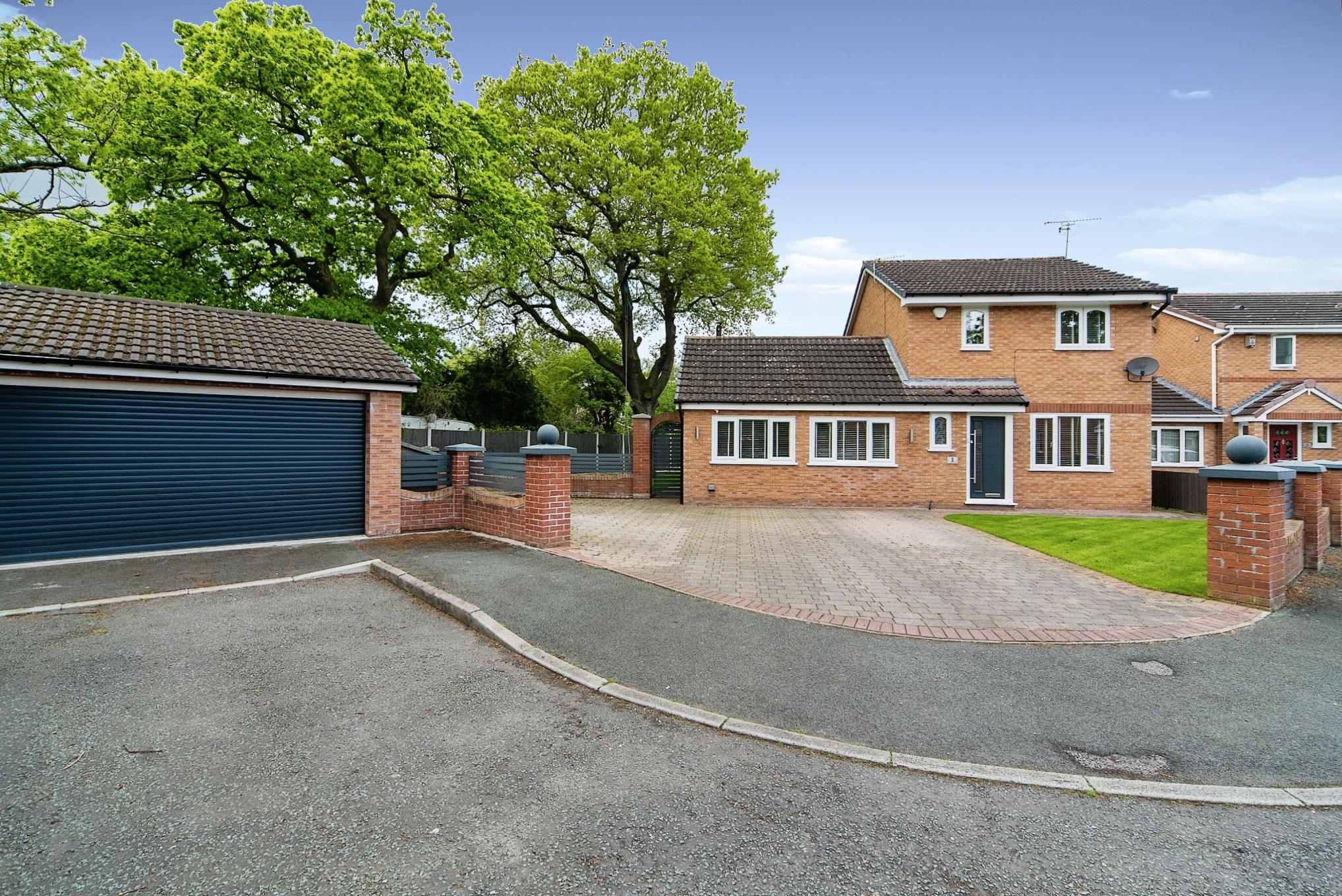 3 bedroom detached house for sale in Spunhill Avenue, Ellesmere Port