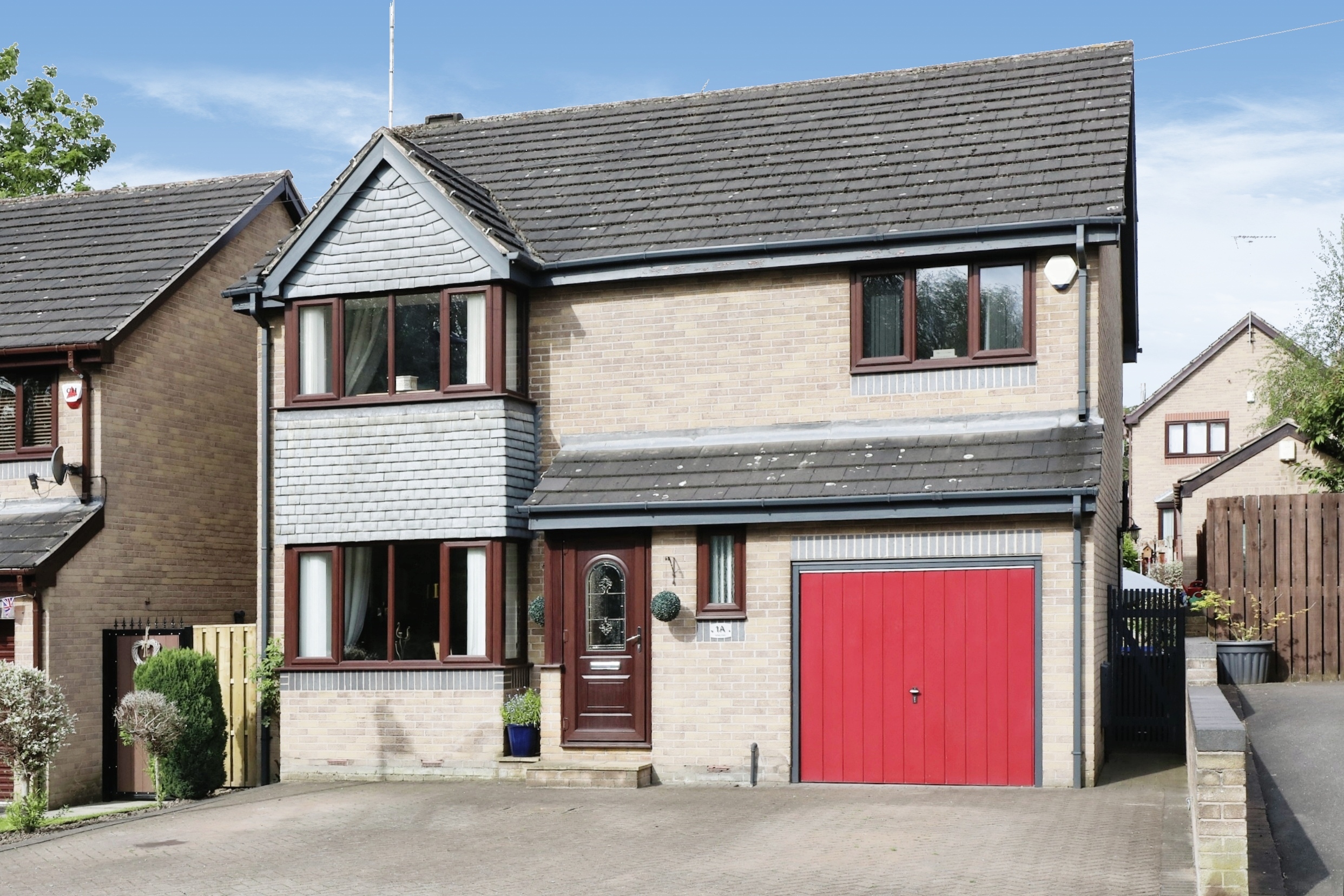 4 bedroom detached house for sale in Sothall Green, Sheffield, S20 1FG