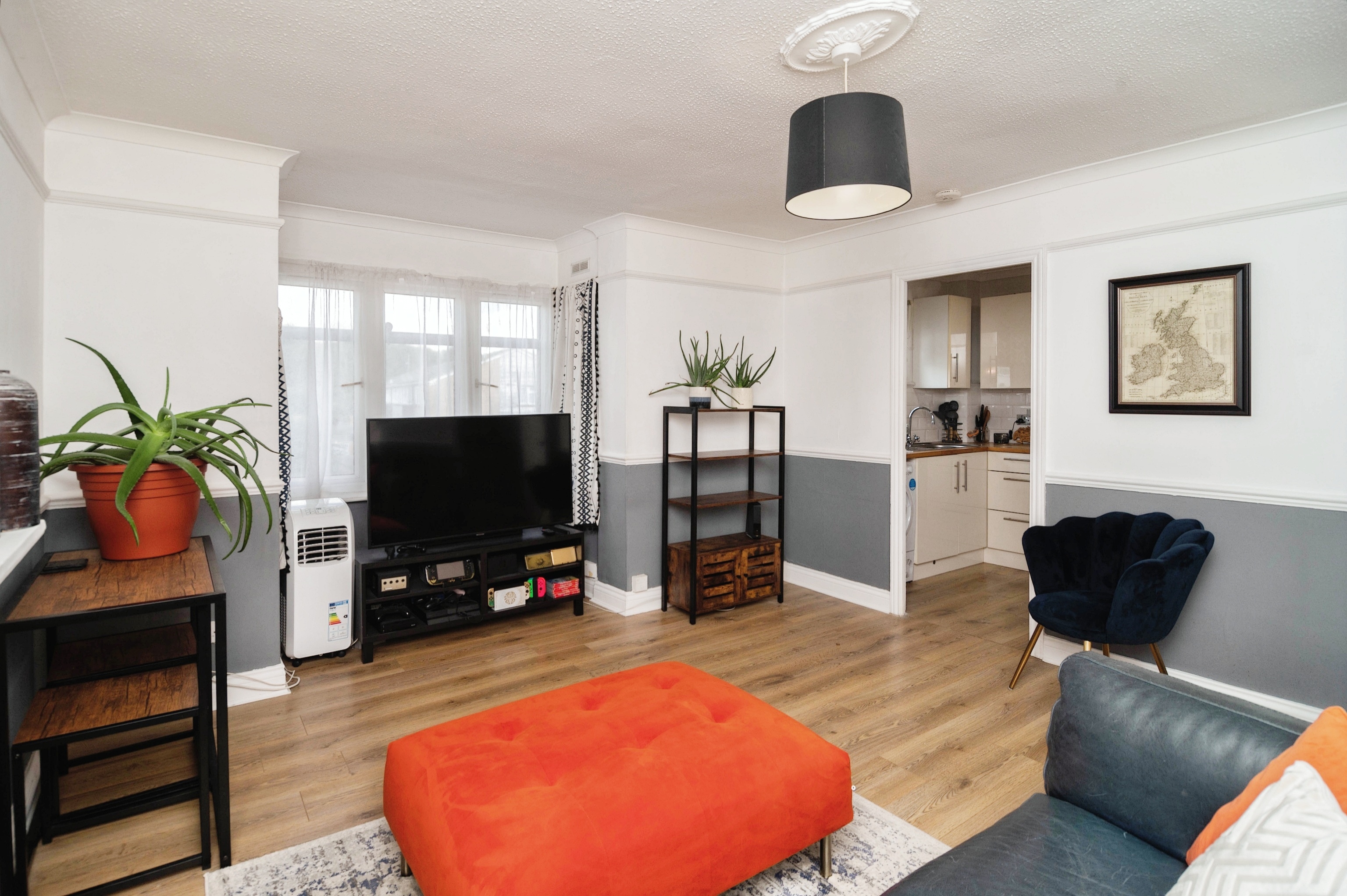 2 bedroom flat for sale in High Road, Basildon, SS16 4UB