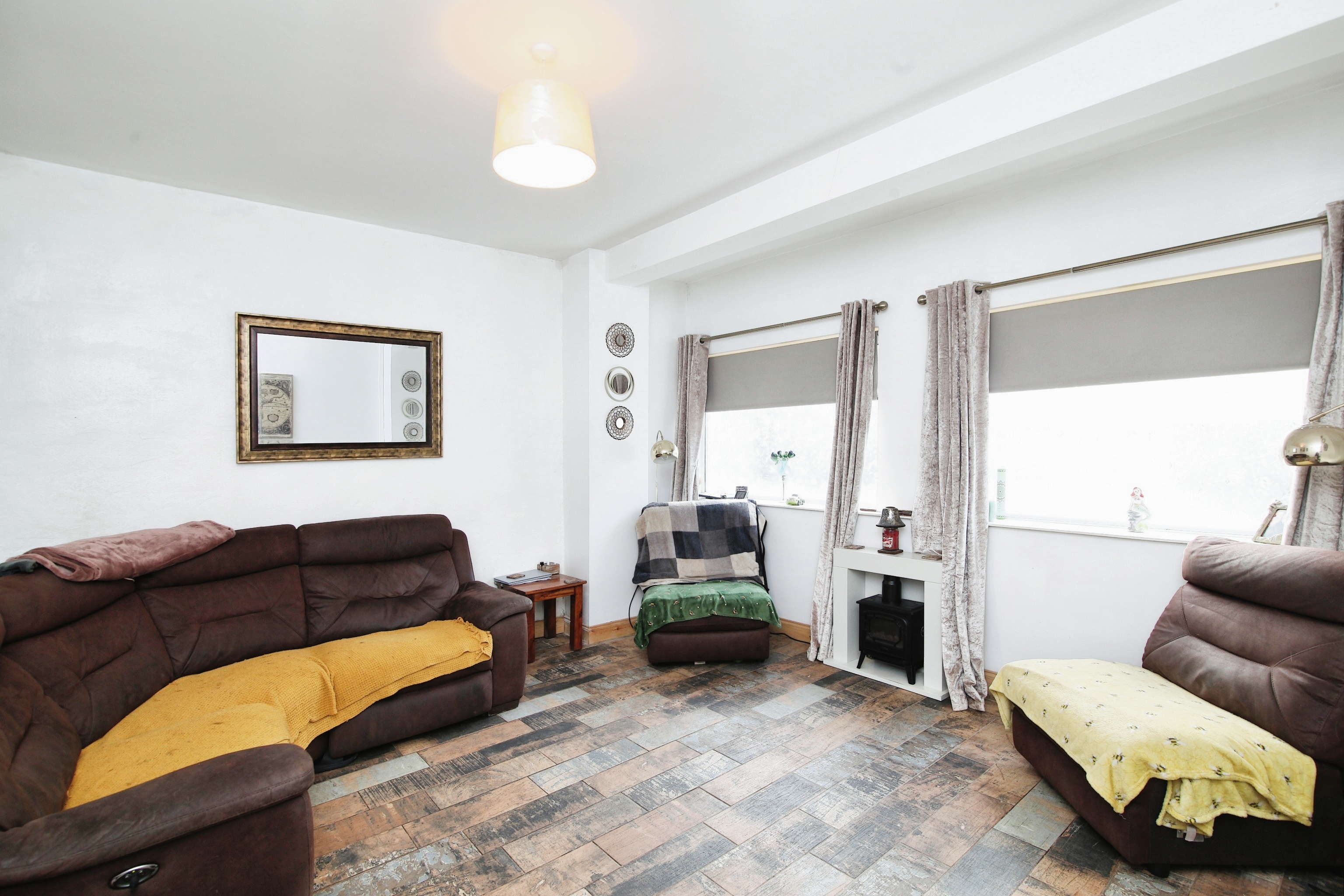 4 bedroom end of terrace house for sale in Bridgend Road, Pontyclun