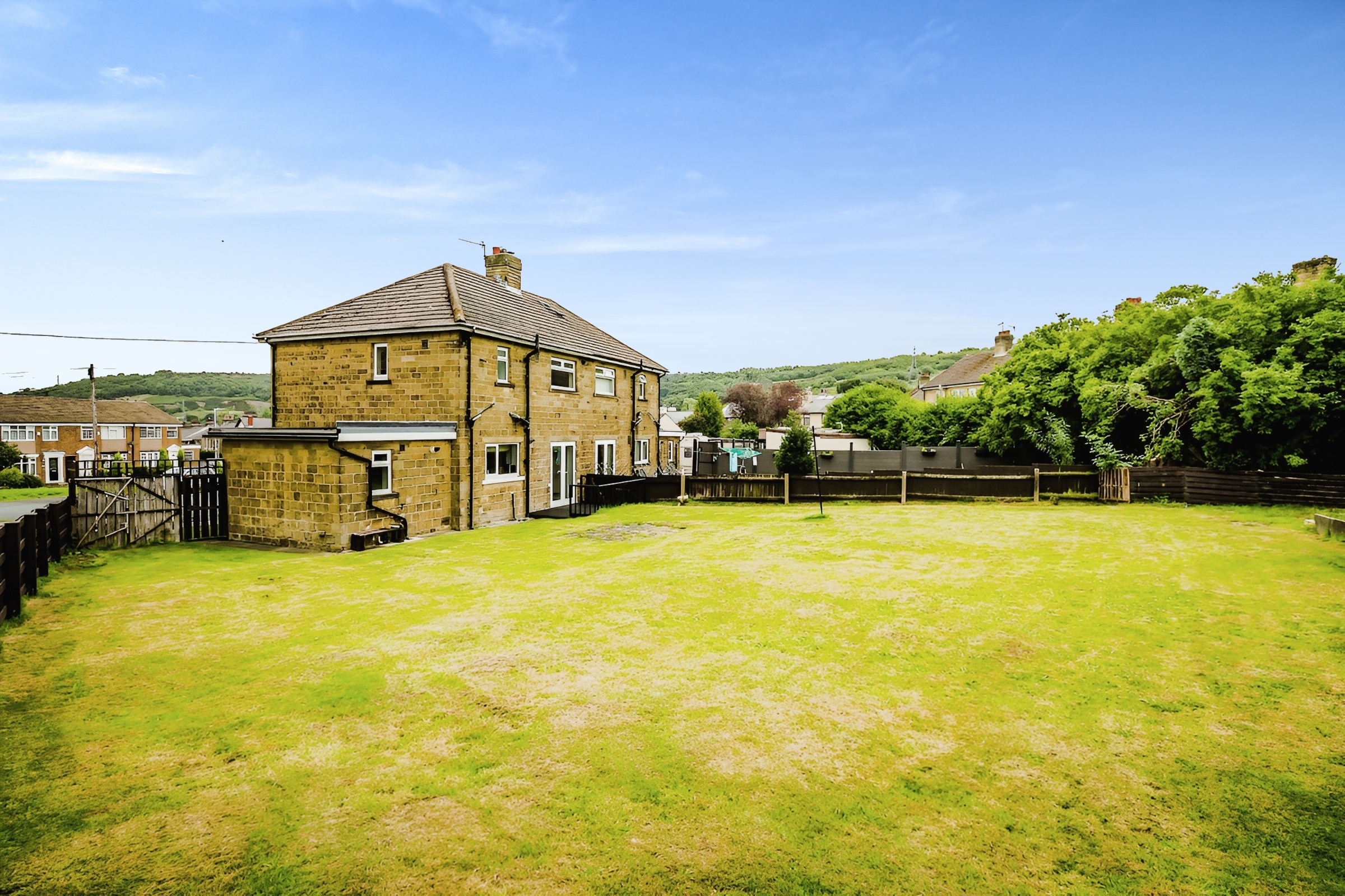 3 bedroom semidetached house for sale in Bowood Road, Elland, HX5 0NW