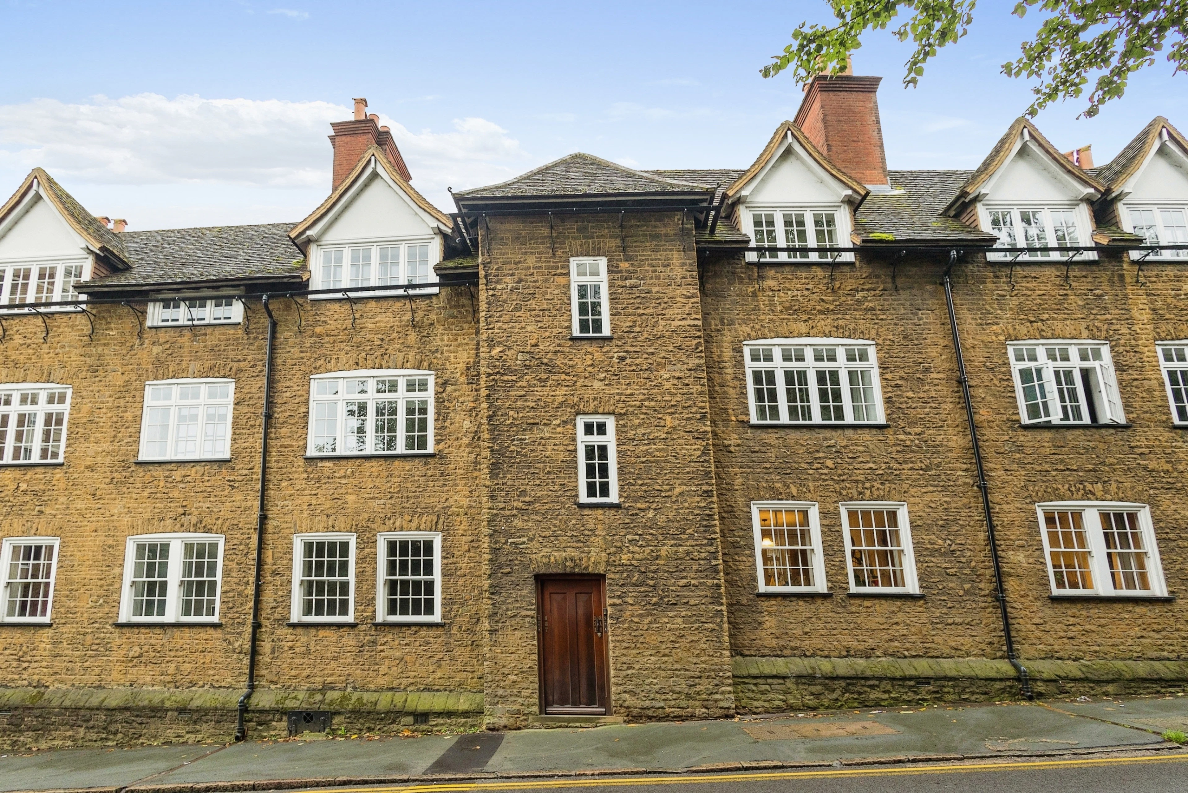 Portsmouth Road, Guildford