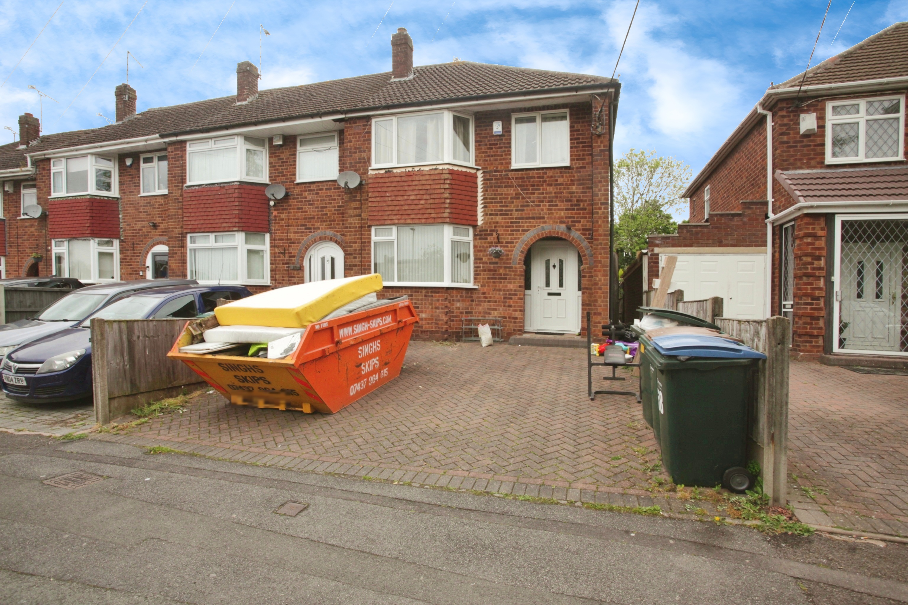 3 bedroom end of terrace house for sale in Potters Green Road, Coventry