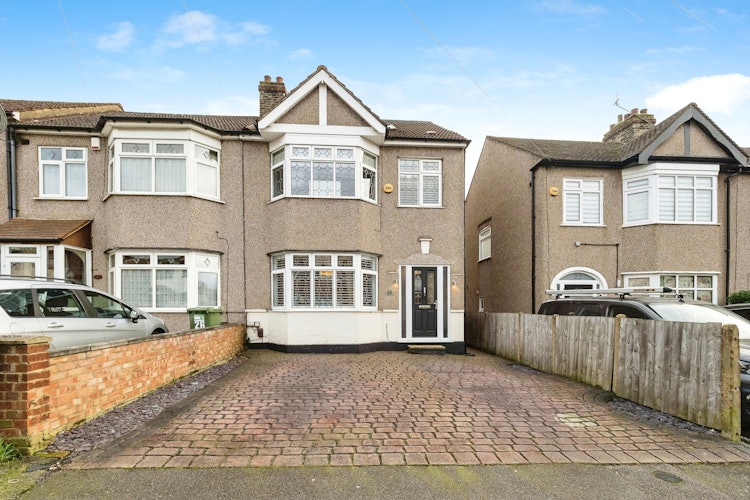 4 bedroom end of terrace house