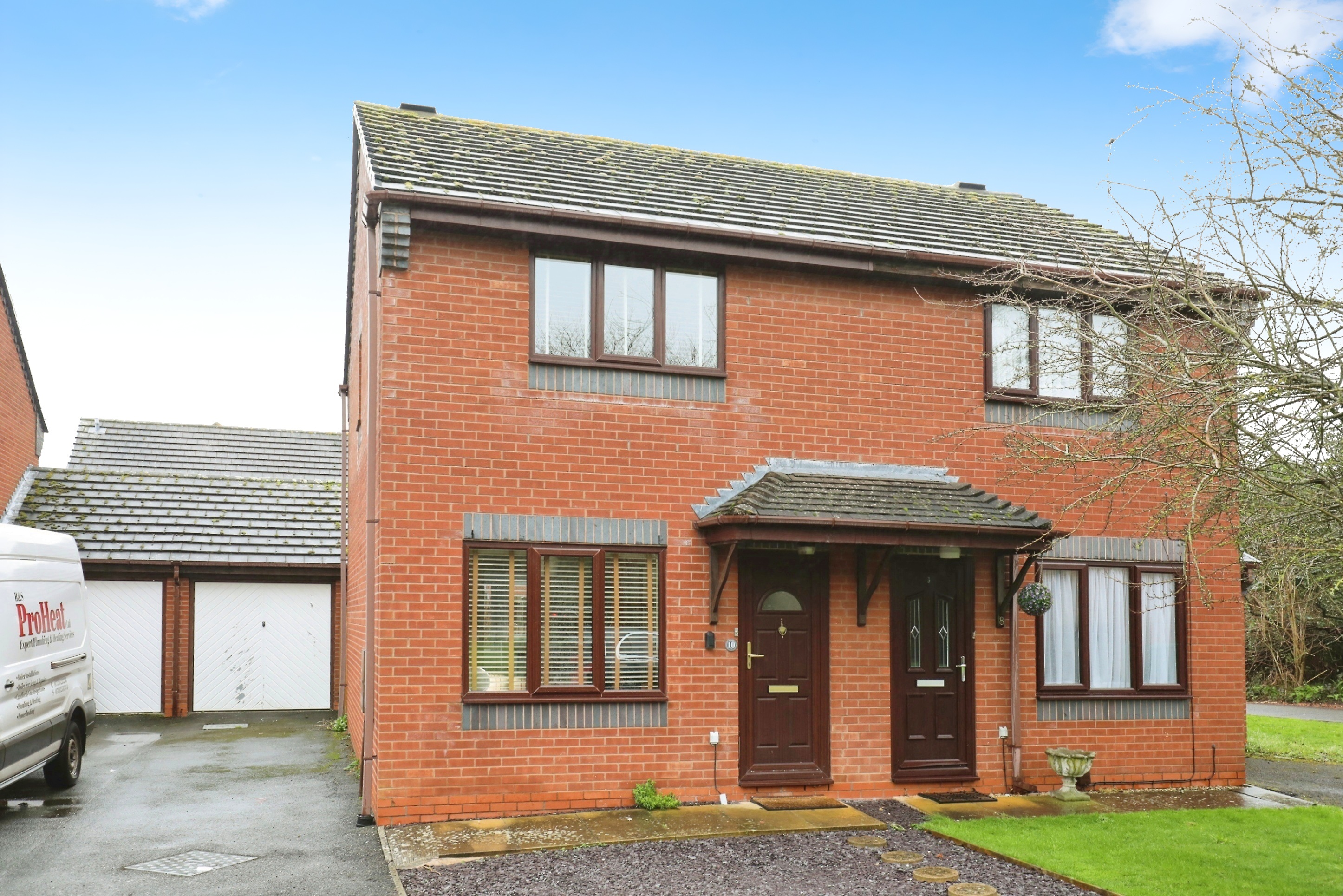 2 bedroom semidetached house for sale in Chepstow Close, Stratford