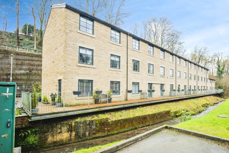 3 bedroom end of terrace house