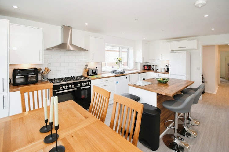 3 bedroom detached bungalow