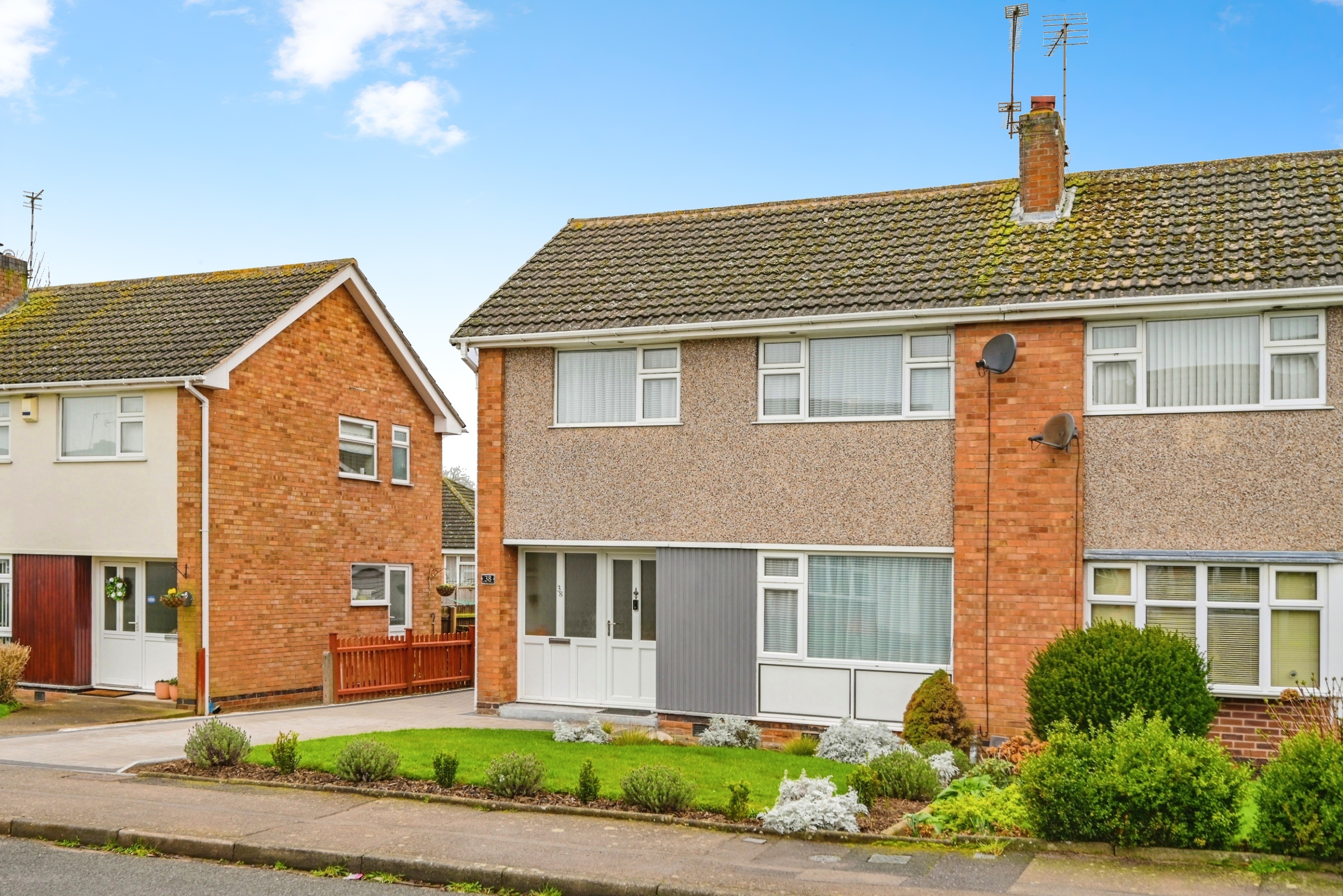 3 bedroom semidetached house for sale in Attfield Drive, Whetstone