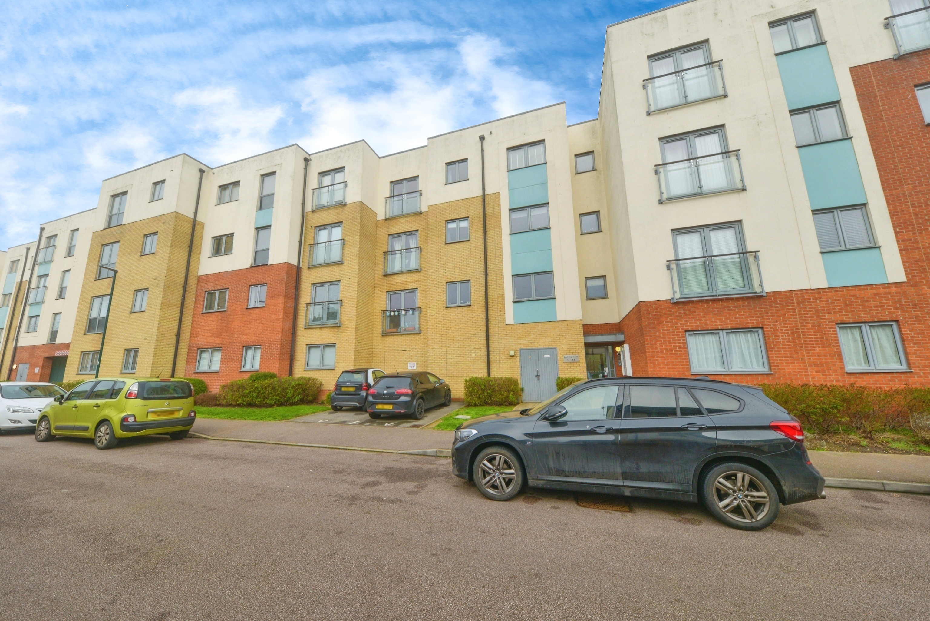 2 bedroom purposebuilt flat for sale in Admiral Drive, Stevenage, SG1 4GD