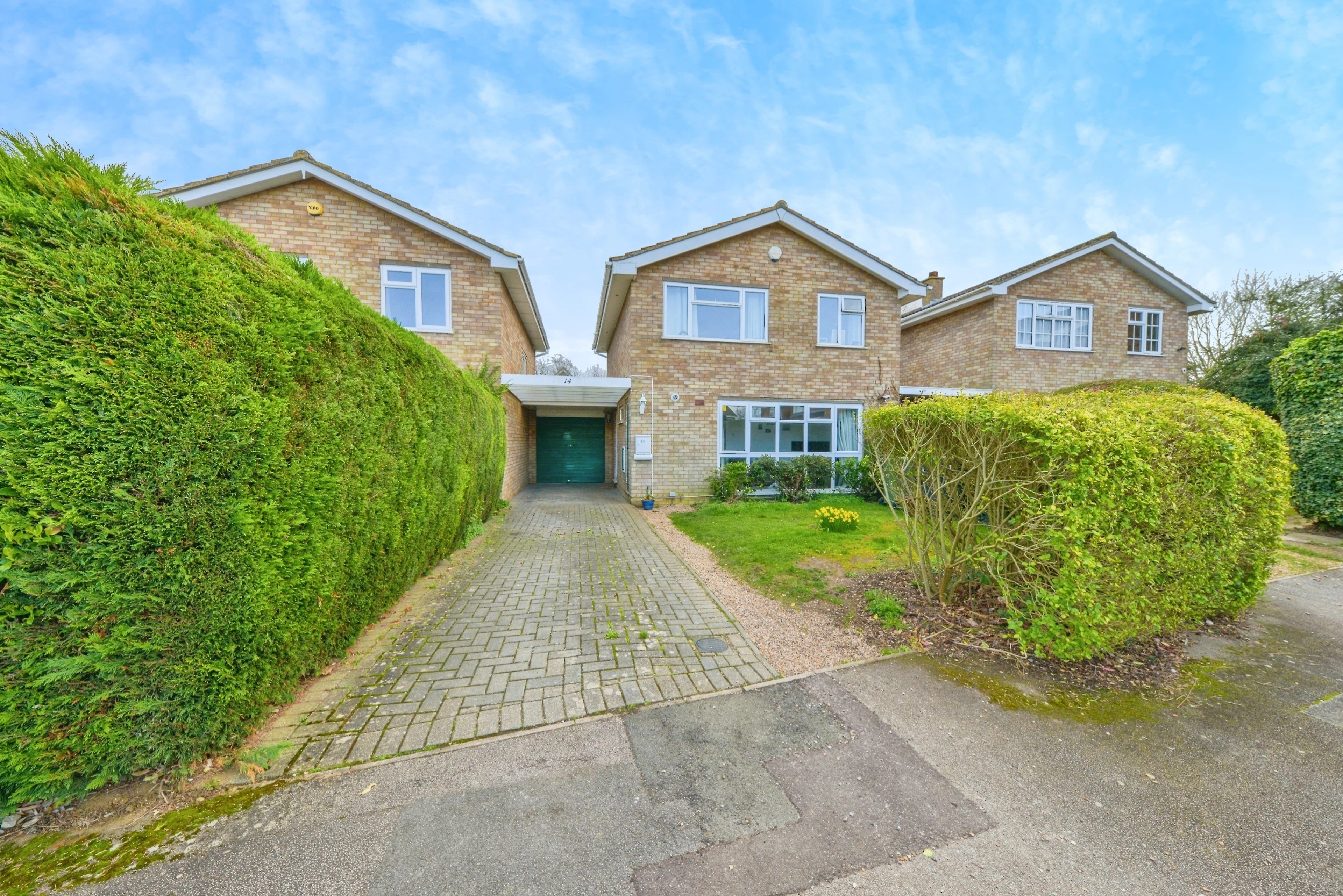 Alexander Close, Shefford