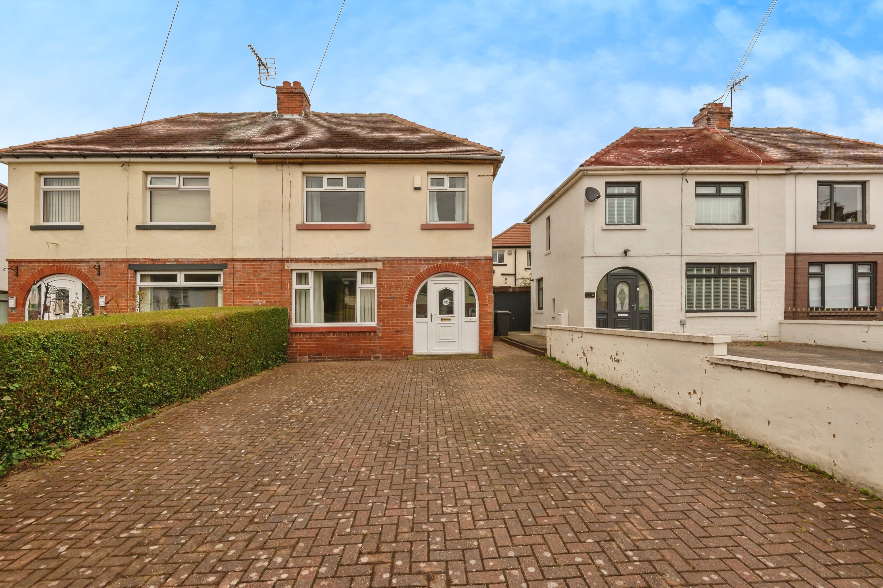 3 bedroom semidetached house for sale in Elm Grove, Cleckheaton, BD19 4SL