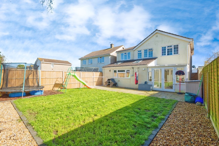 4 bedroom detached house