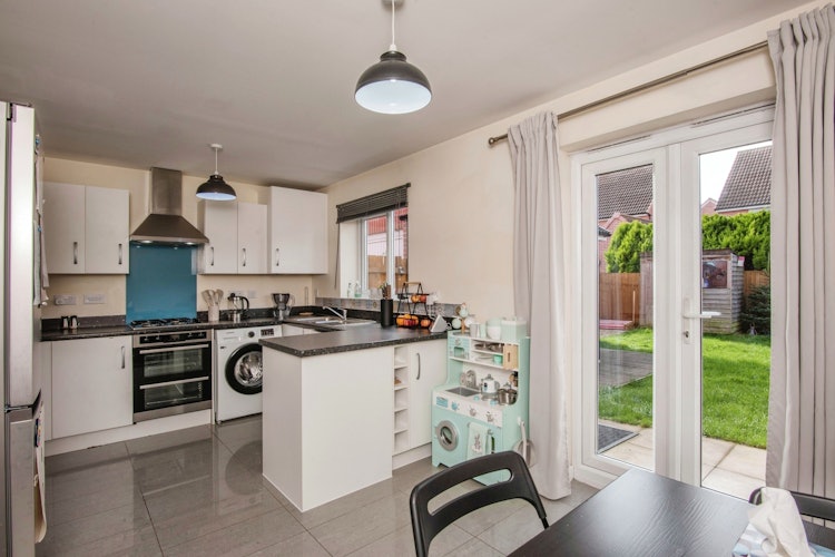 3 bedroom semi-detached house